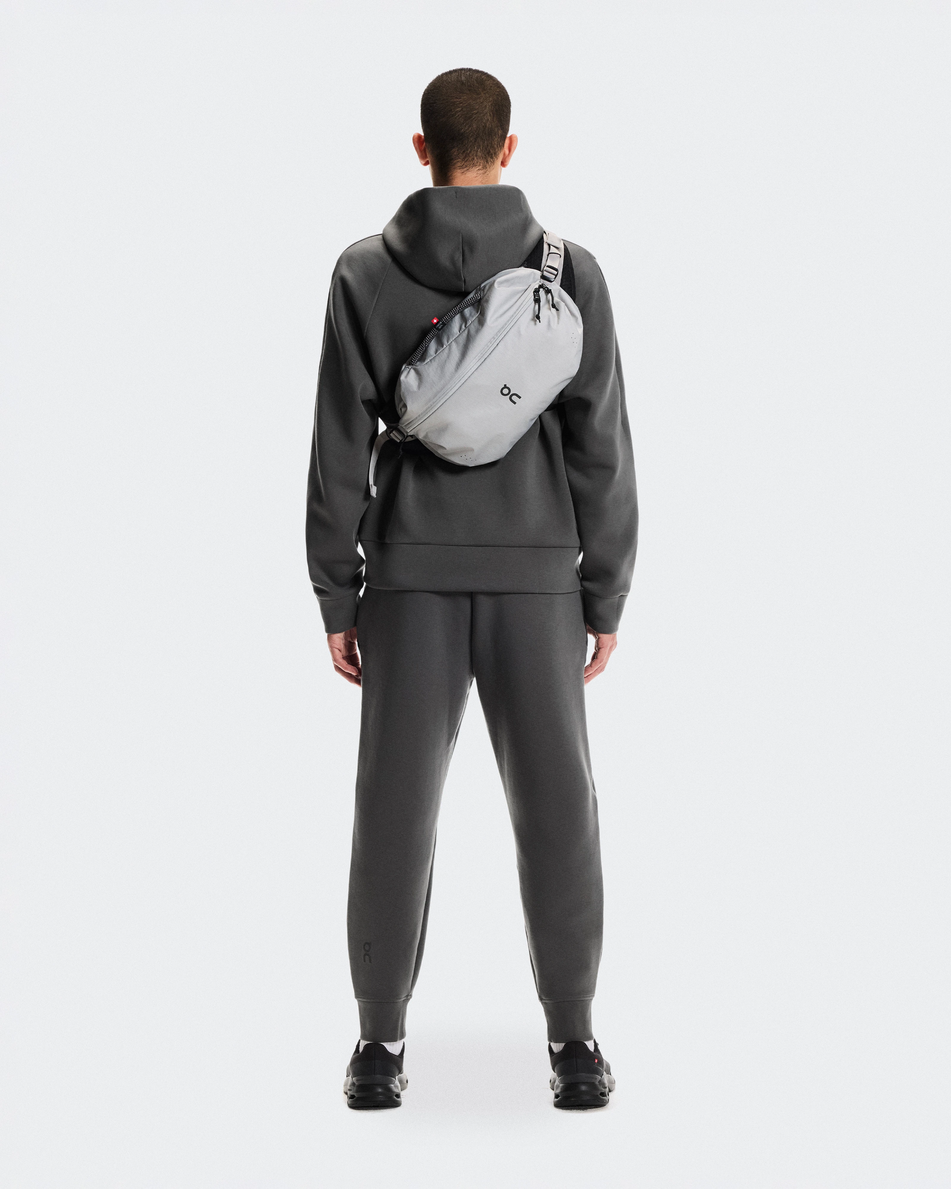 On Sling Pack 9L Glacier & Black Unisexe Sacs