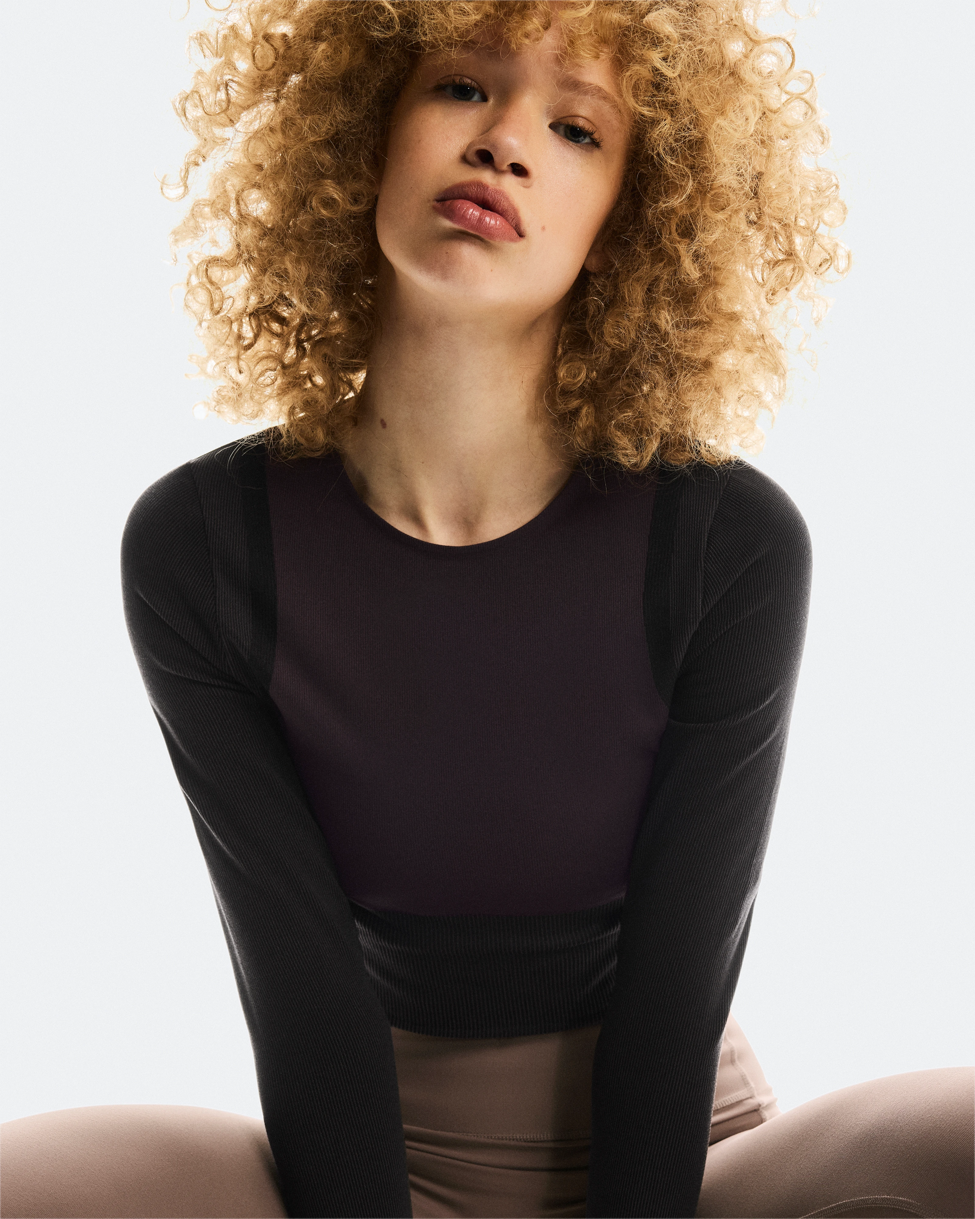On Studio Knit Long-T Crop Pebble & Black Femme Hauts et t-shirts
