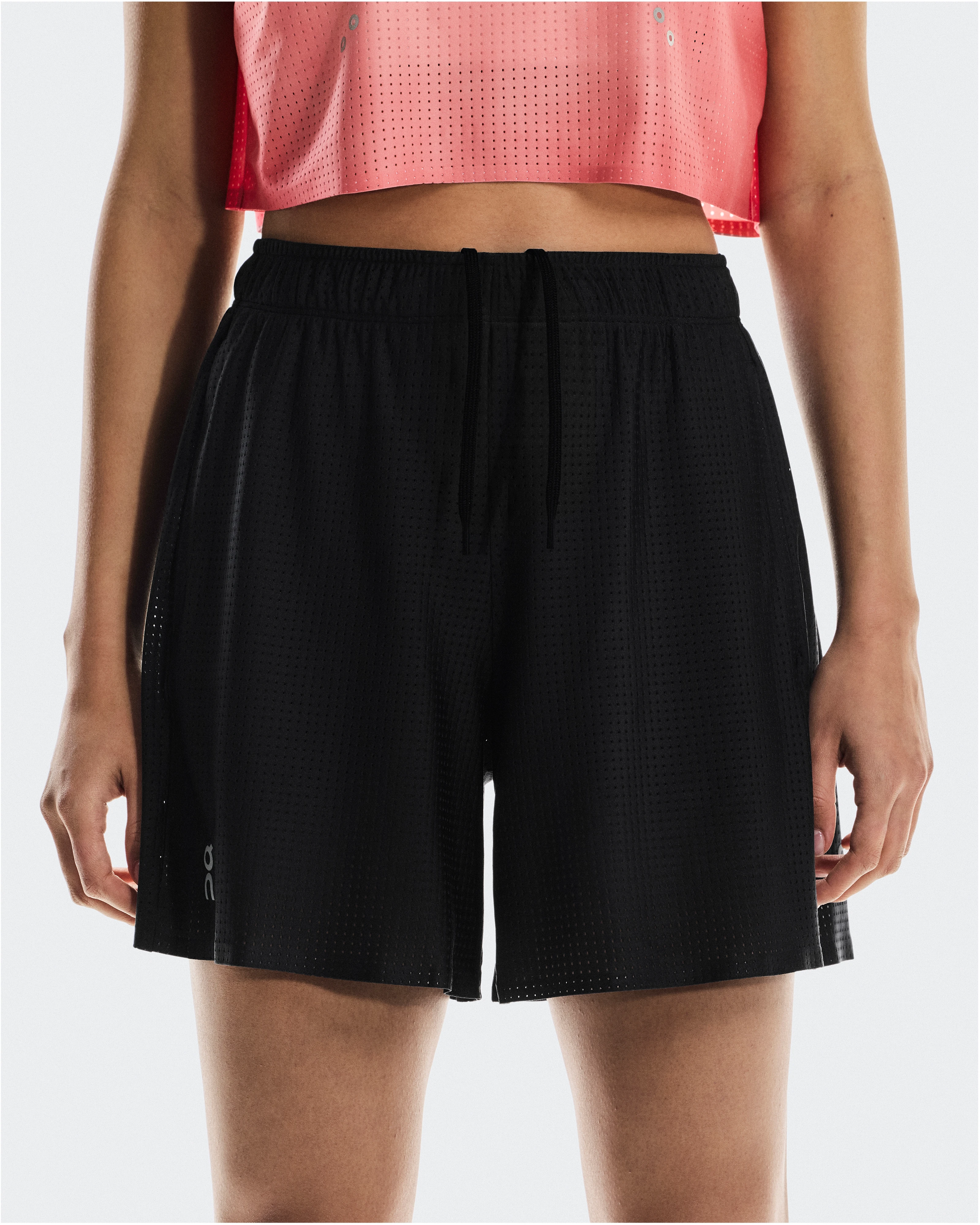 On Pace Mesh Shorts Black Femme Shorts