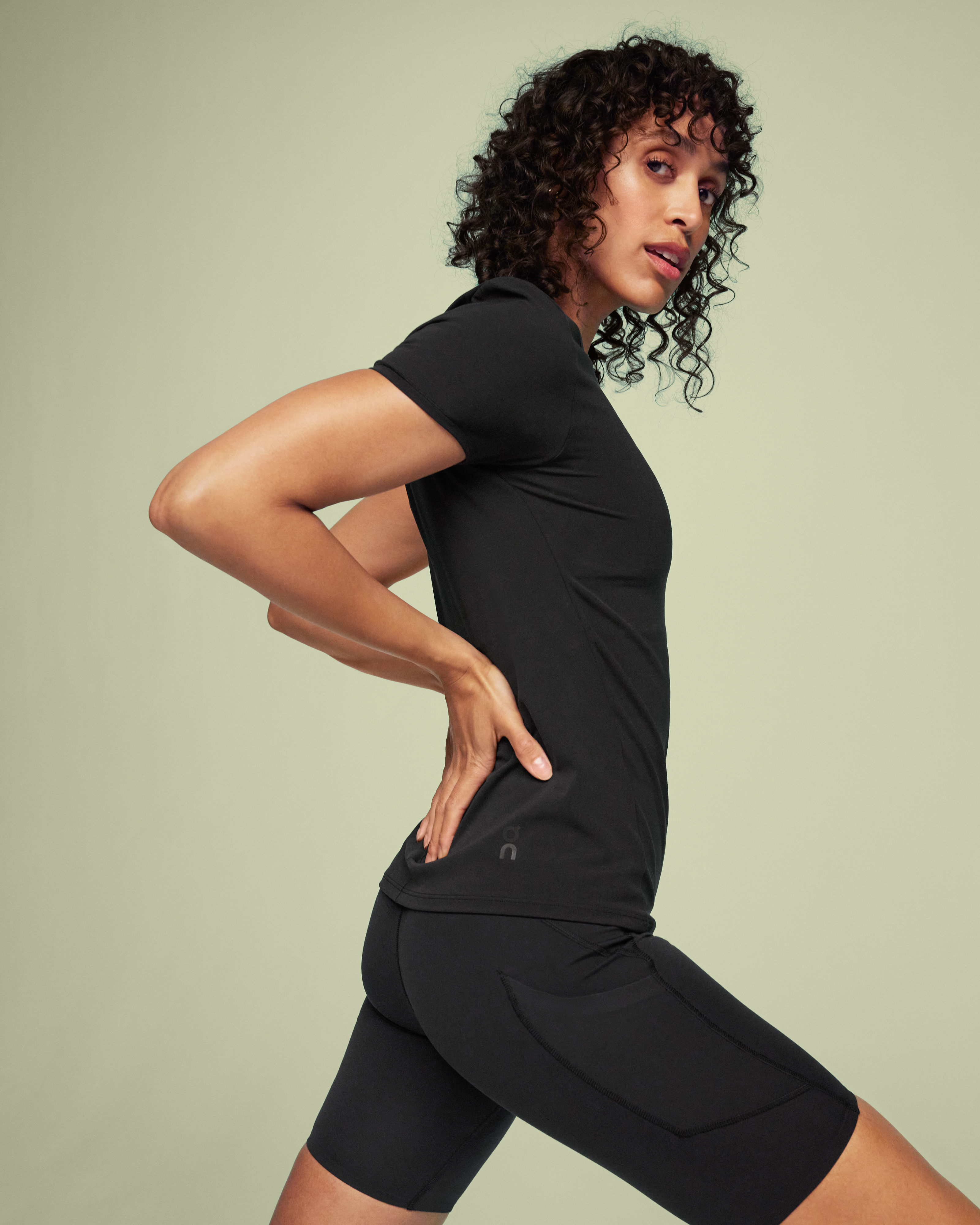 On Movement-T Black Femme Hauts et t-shirts