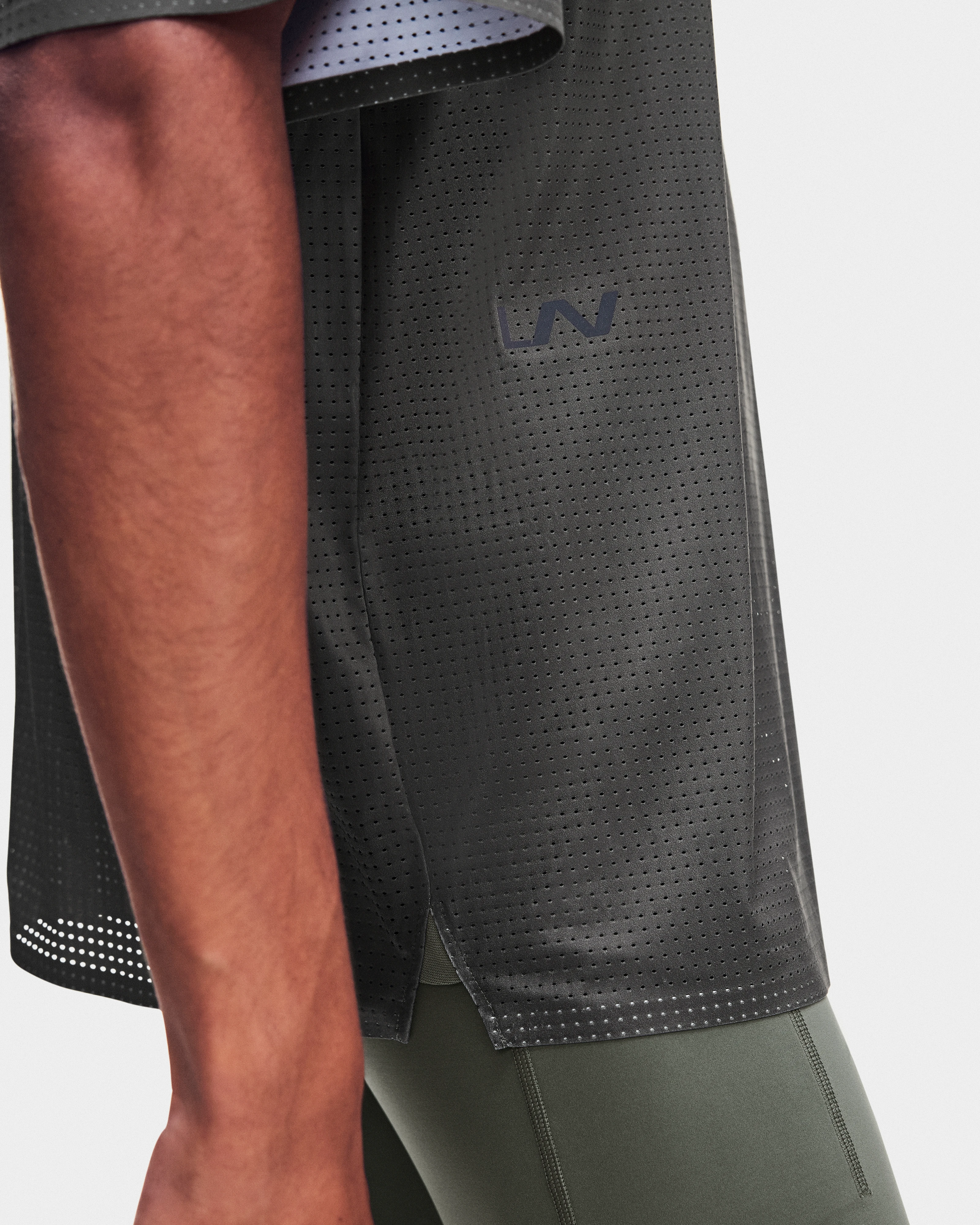 On Oversize Run-T LN1 Mire Unisexe Hauts et t-shirts