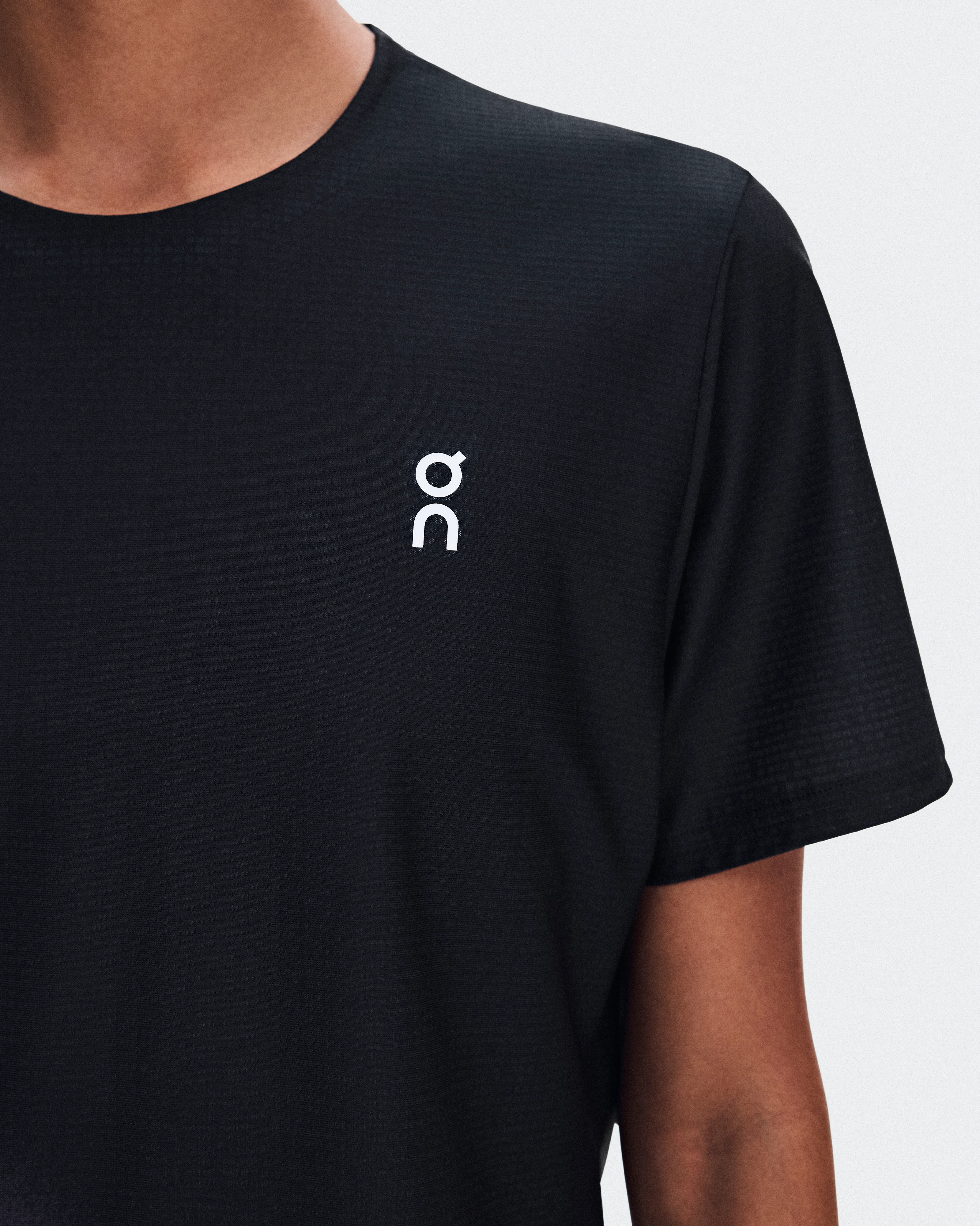 On Court-T Swing Black & Cassis Femme Hauts et t-shirts