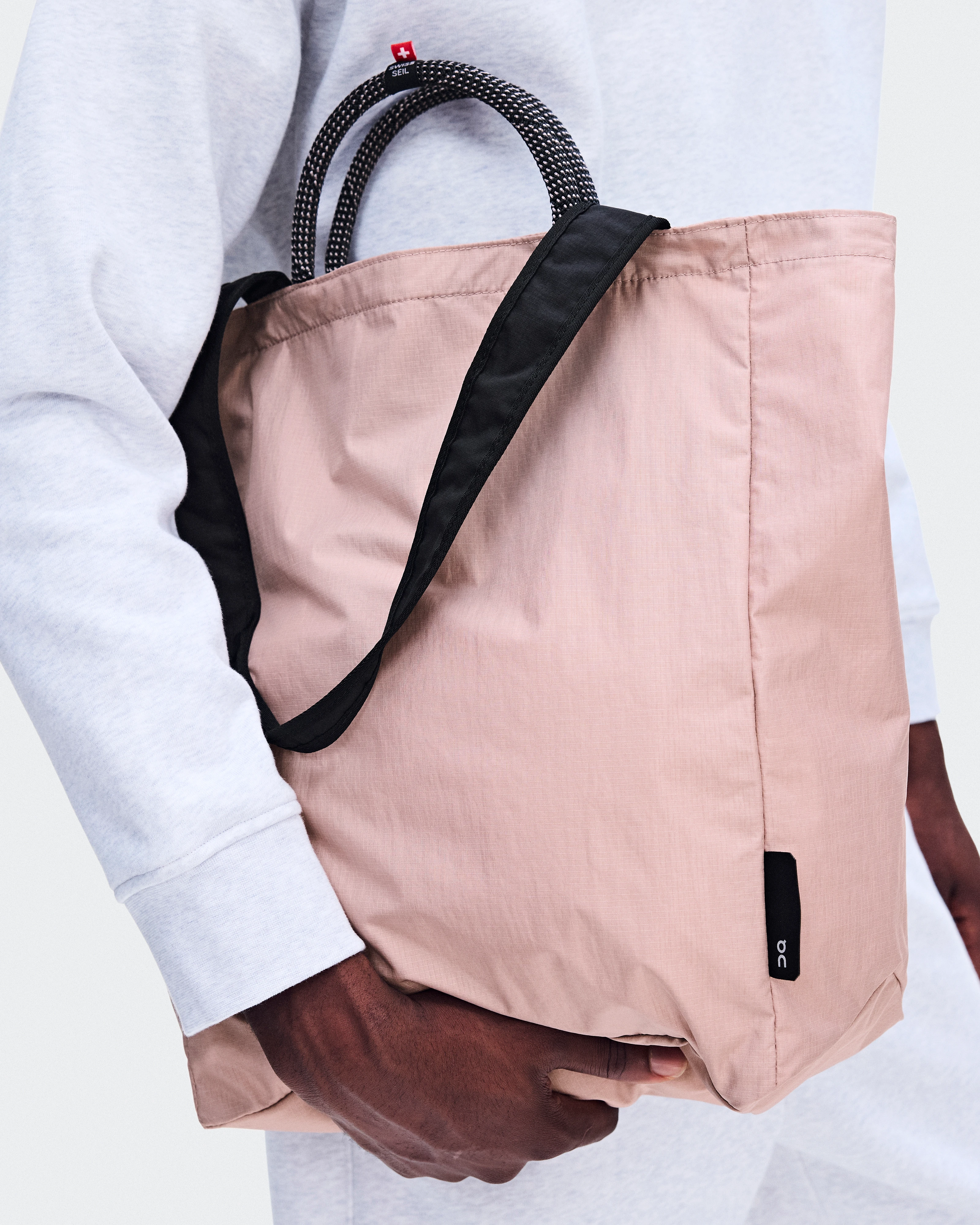 On Tote Pack 25L Biscuit & Black Unisexe Sacs