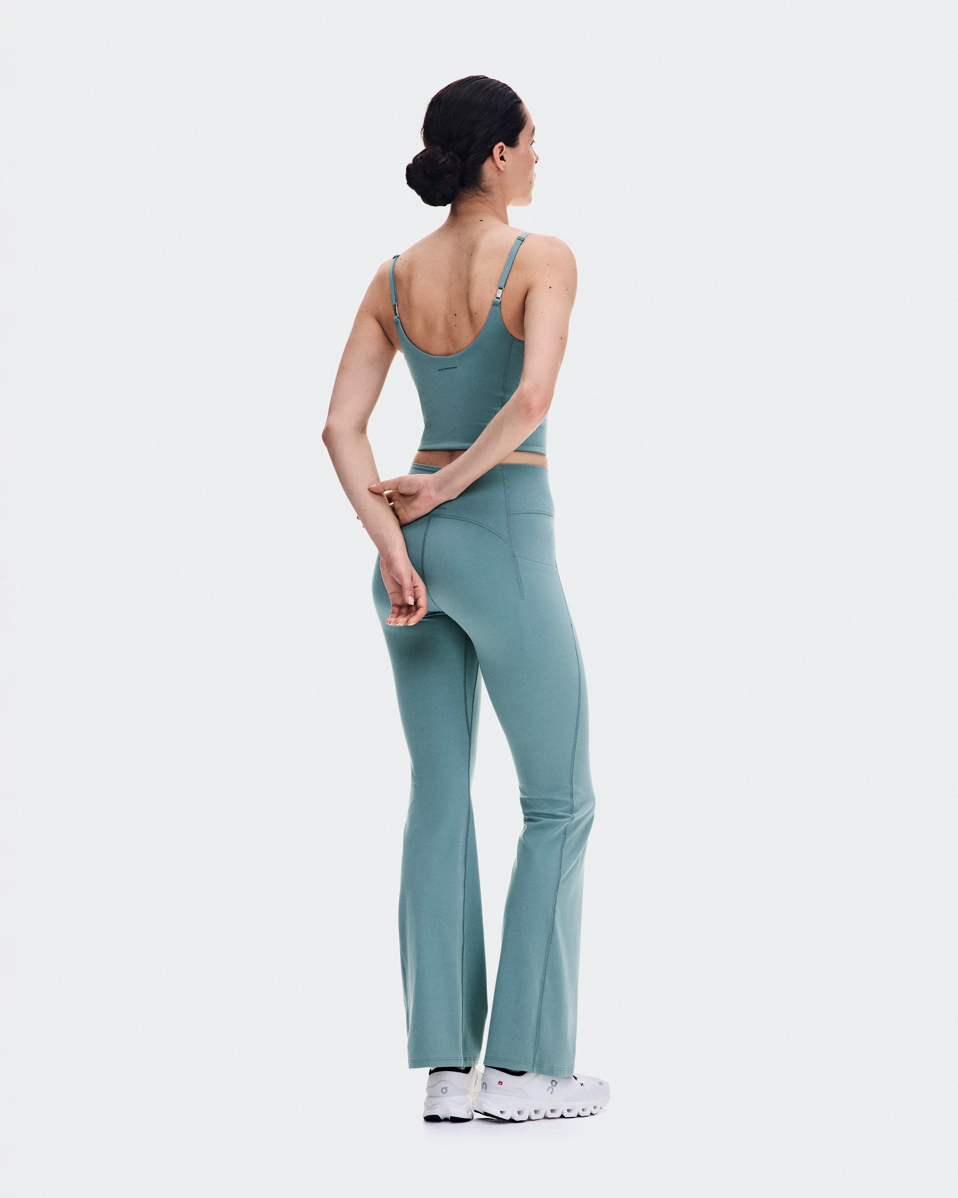 On Studio Crop Agave Femme