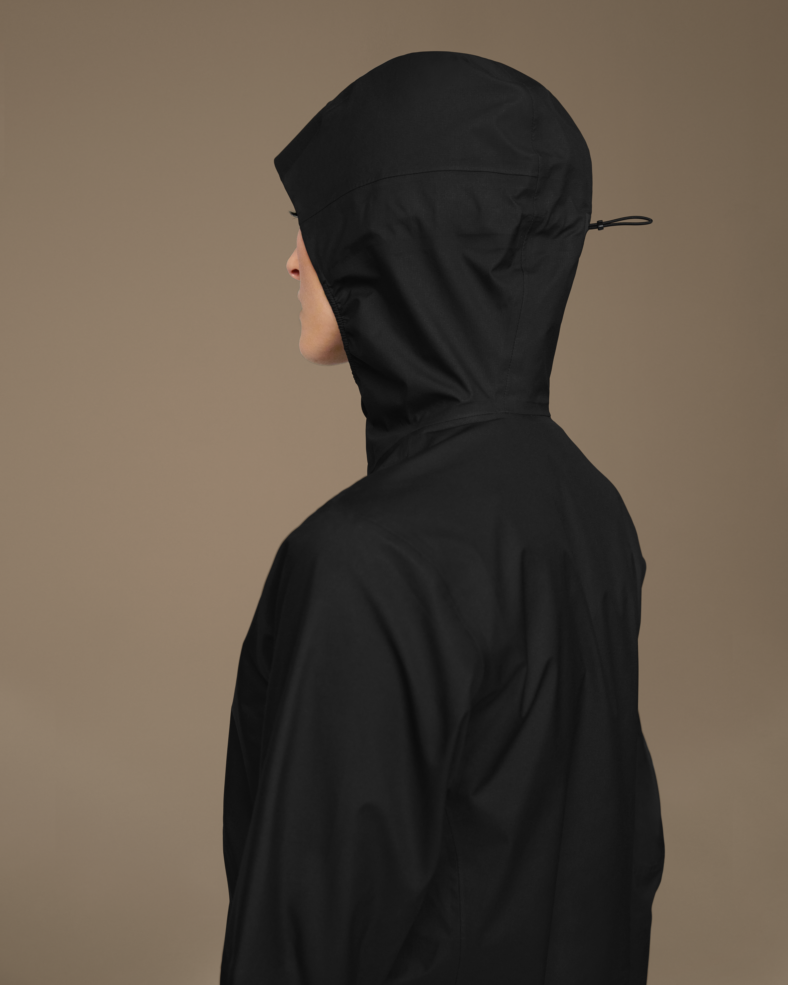 On Waterproof Anorak Black Femme Vestes