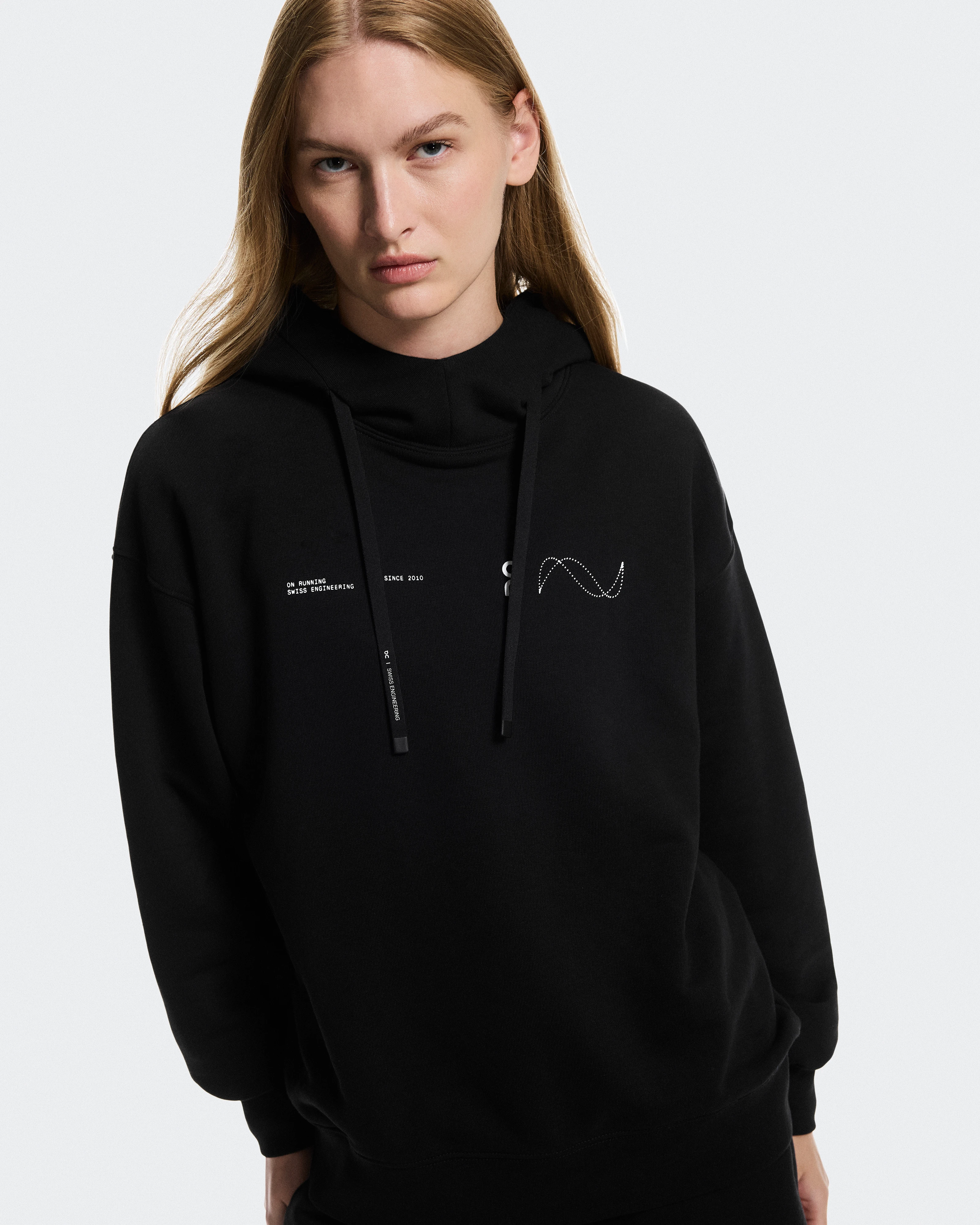 On Club Hoodie Avant Black Femme Sweats à capuche et sweats