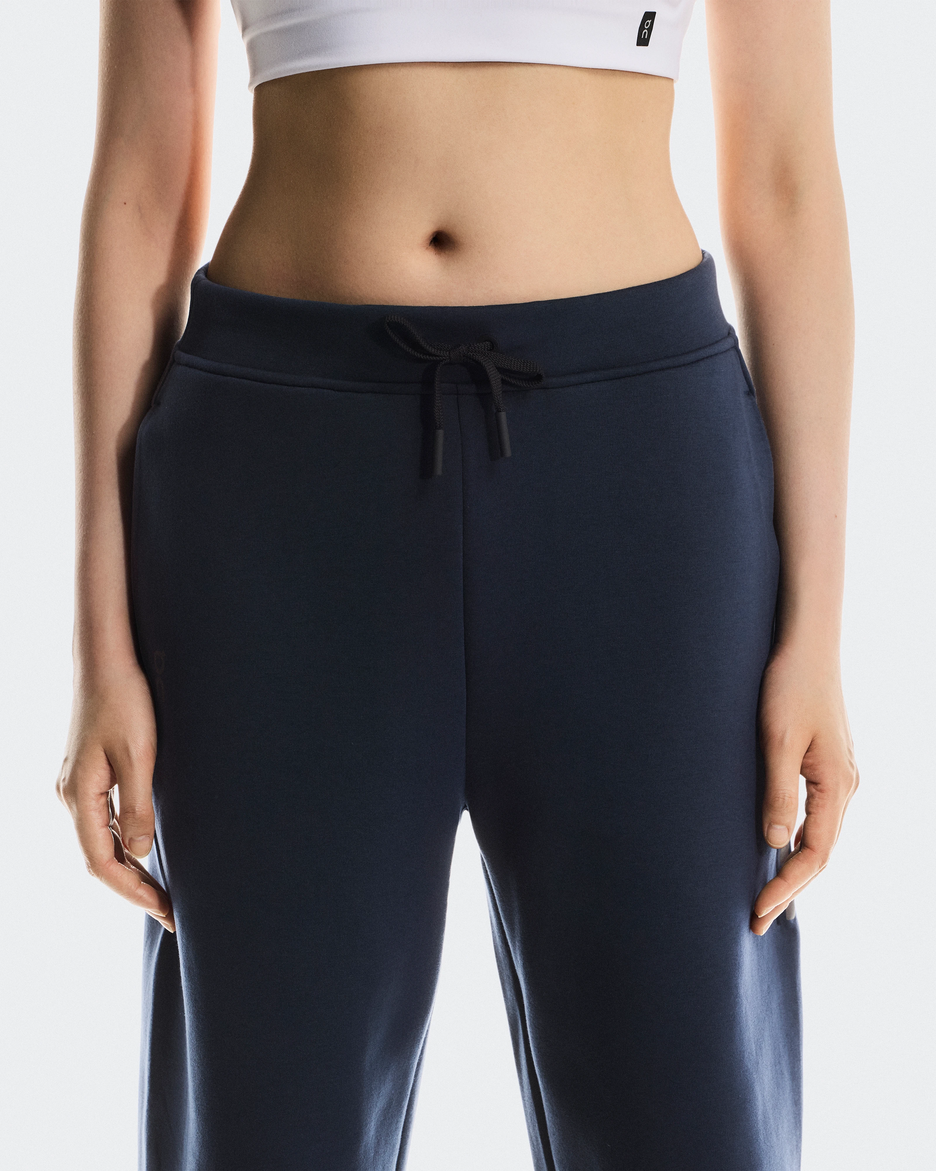 On Focus Tech Sweatpants Navy Femme Pantalons