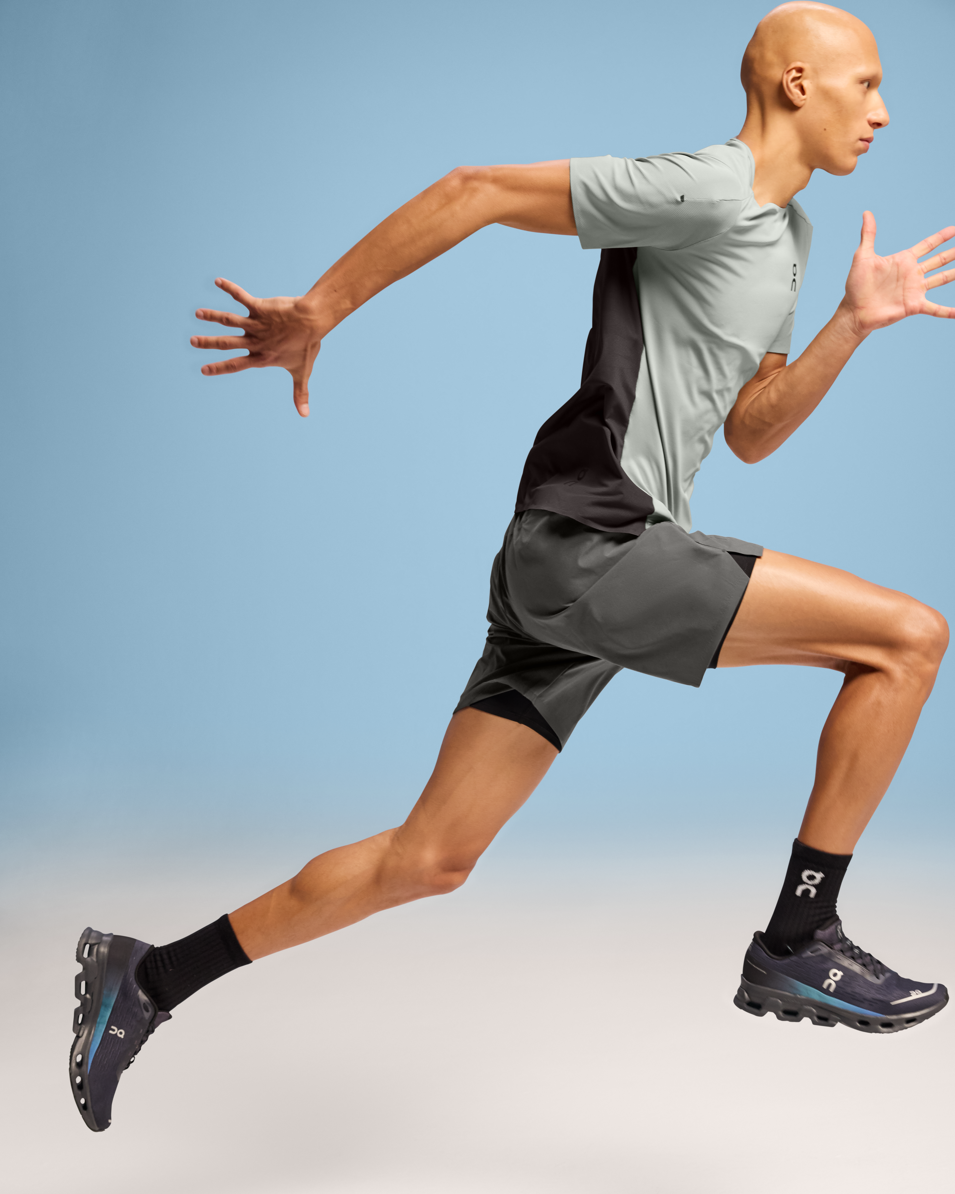 On Performance Hybrid Short Shadow Homme Shorts