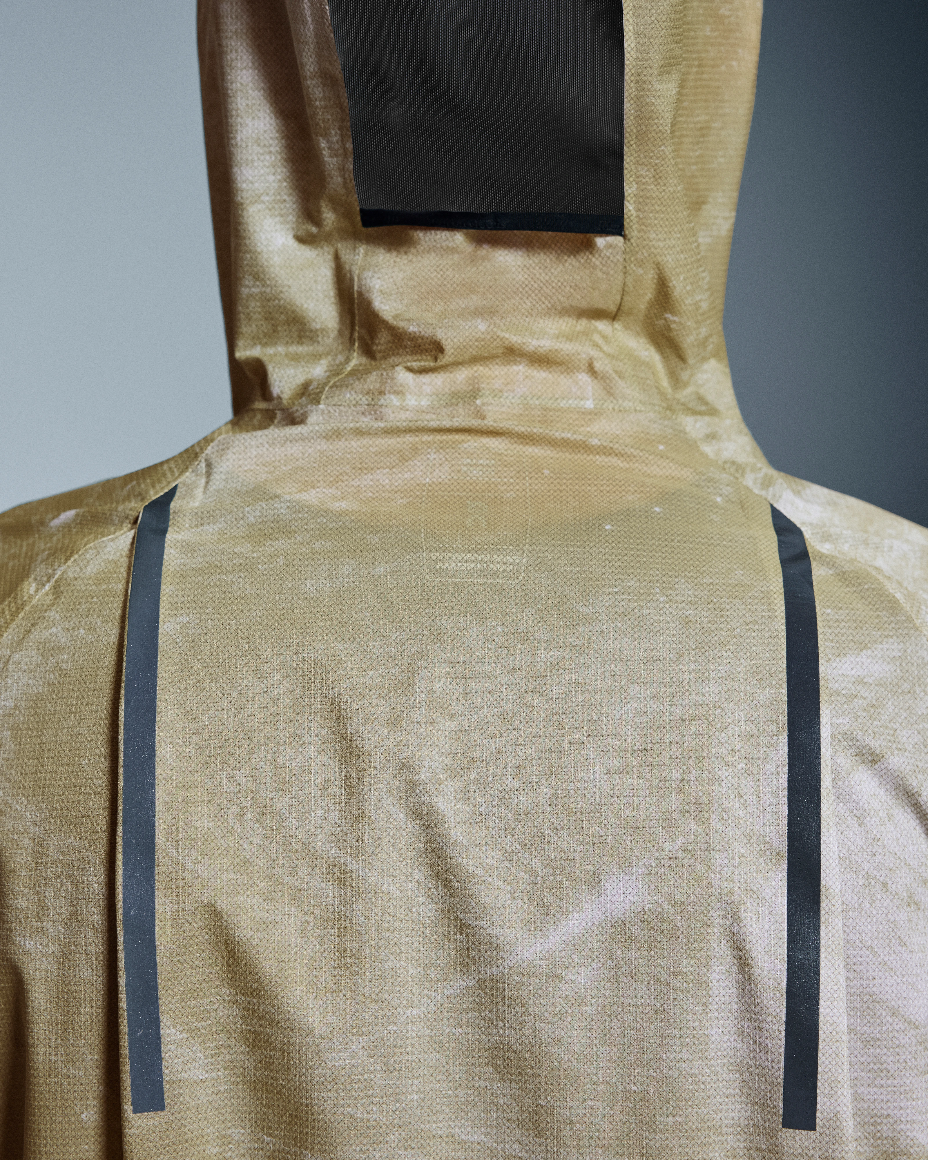 On Ultra Jacket White & Caper Homme Vestes