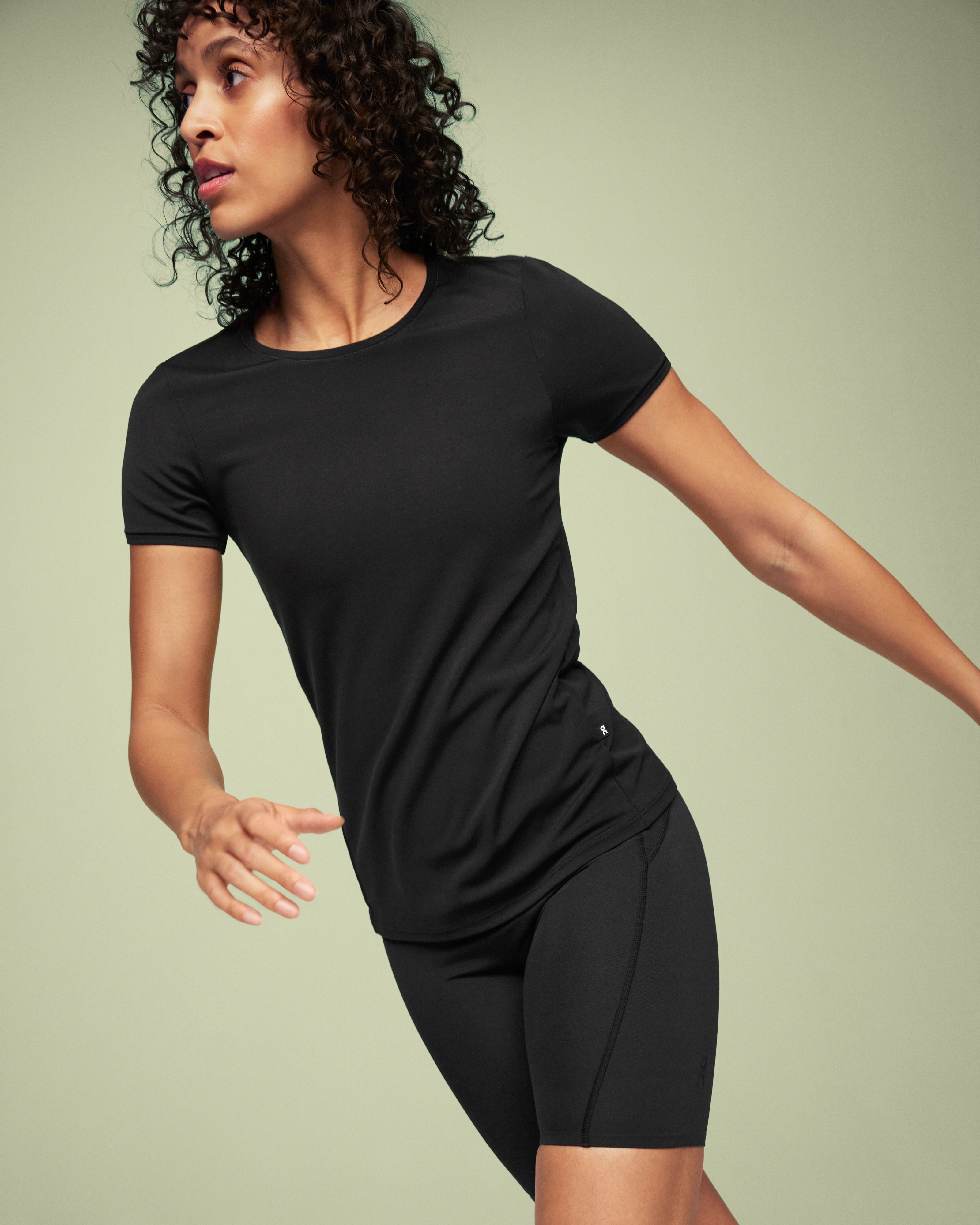 On Movement-T Black Femme Hauts et t-shirts