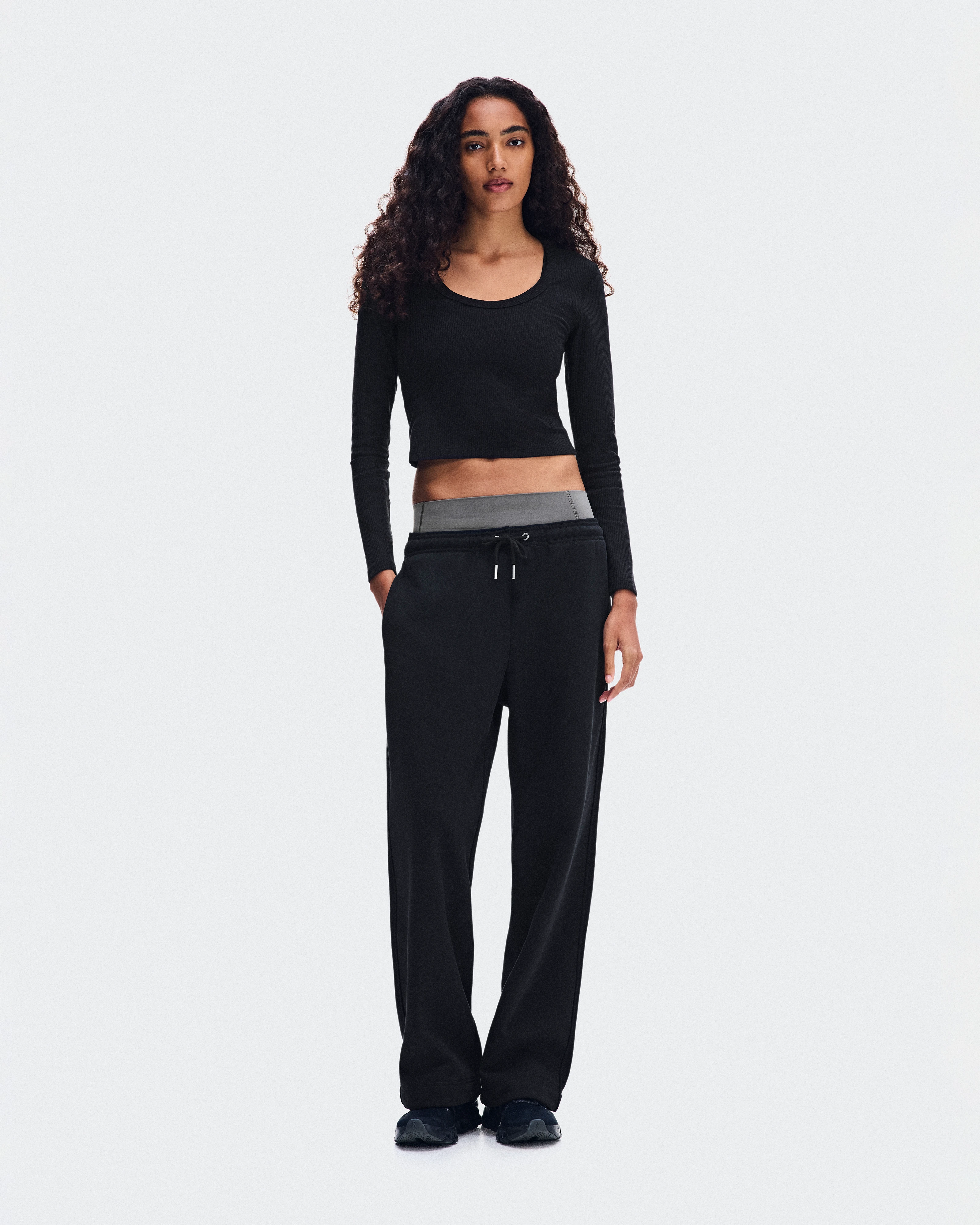 On All-Day Ribbed Long-T Black Femme Hauts et t-shirts