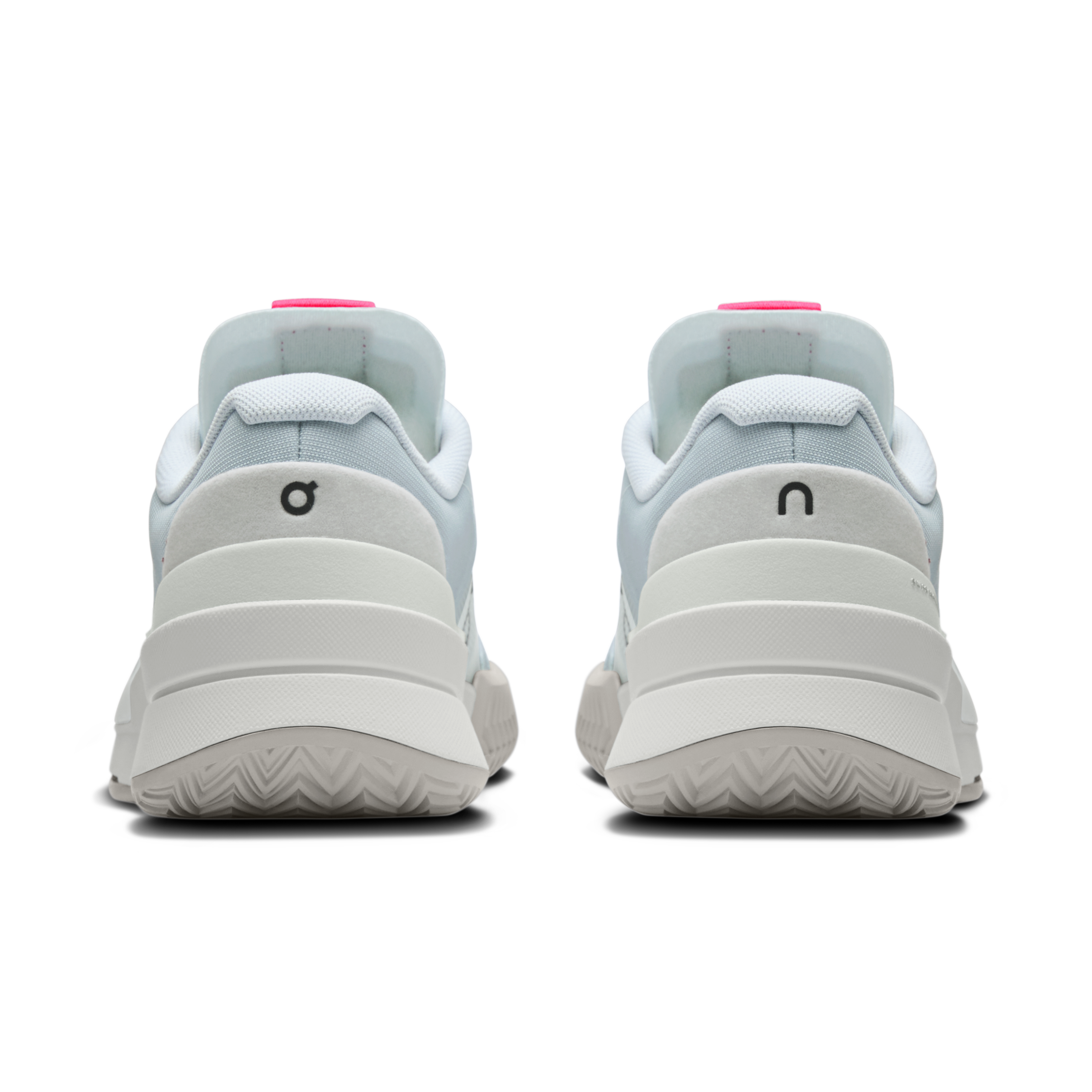 On THE ROGER Pro 2 Arctic & Pink Femme Tennis Chaussures