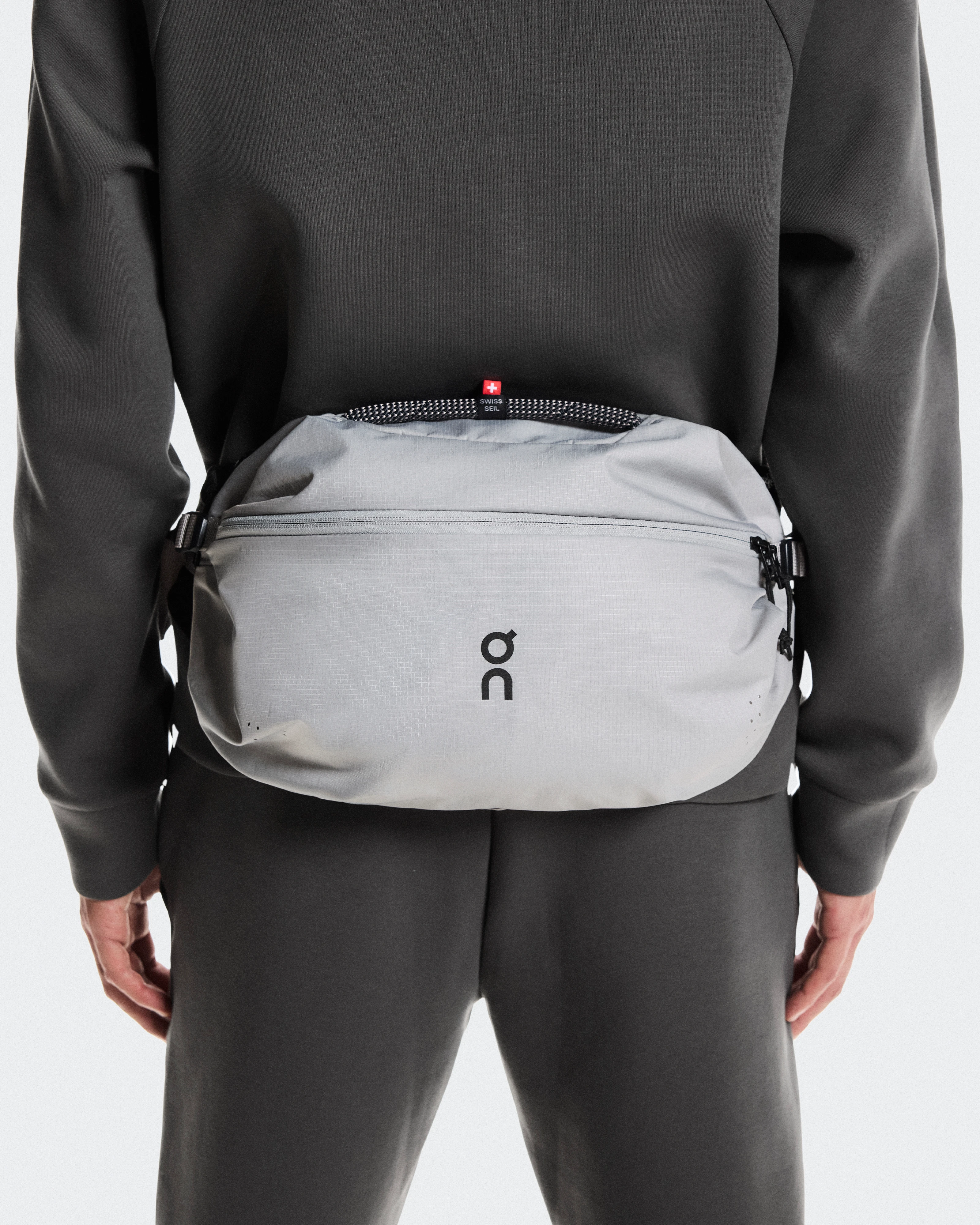 On Sling Pack 9L Glacier & Black Unisexe Sacs