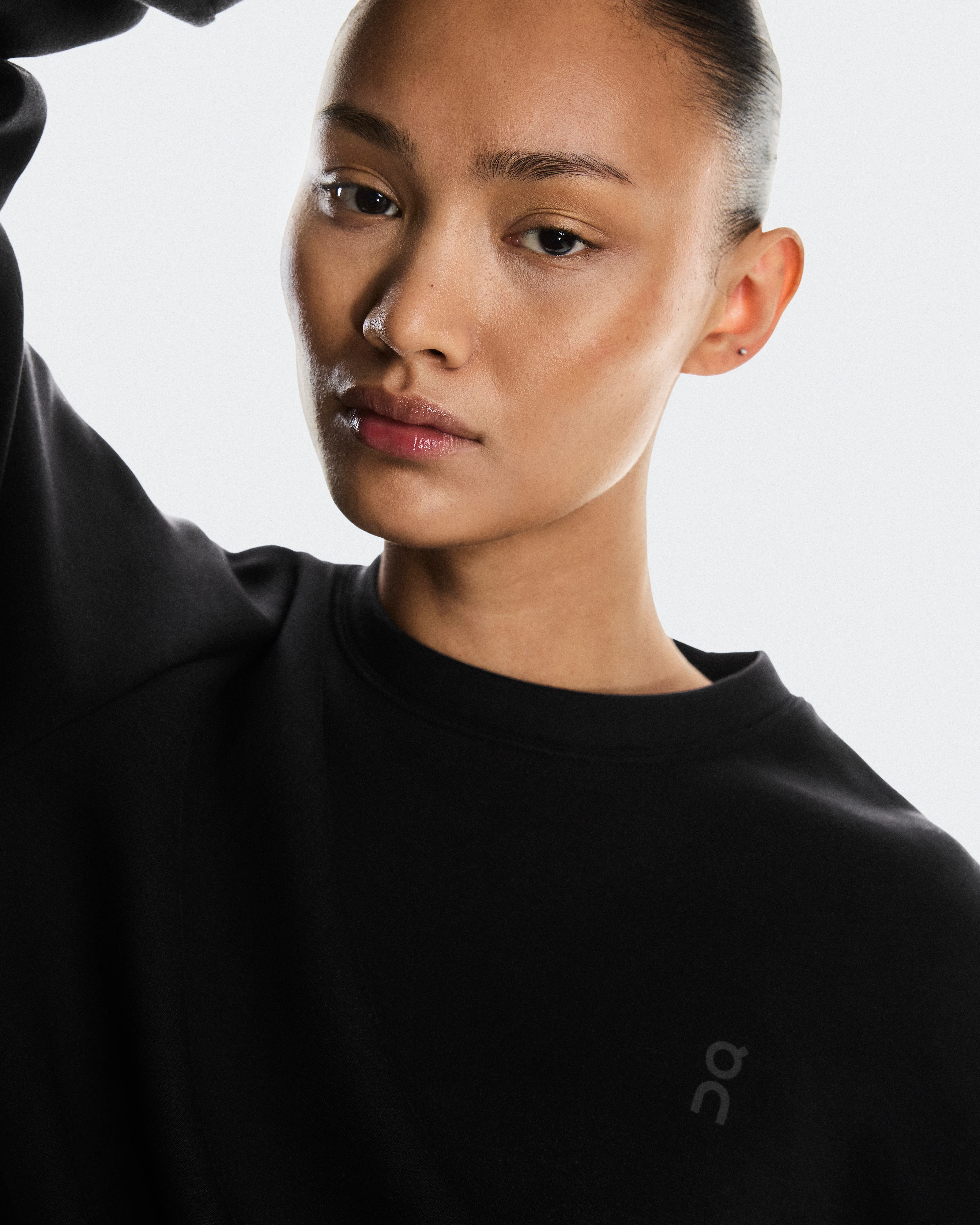 On Focus Tech Crew Black Femme Sweats à capuche et sweats
