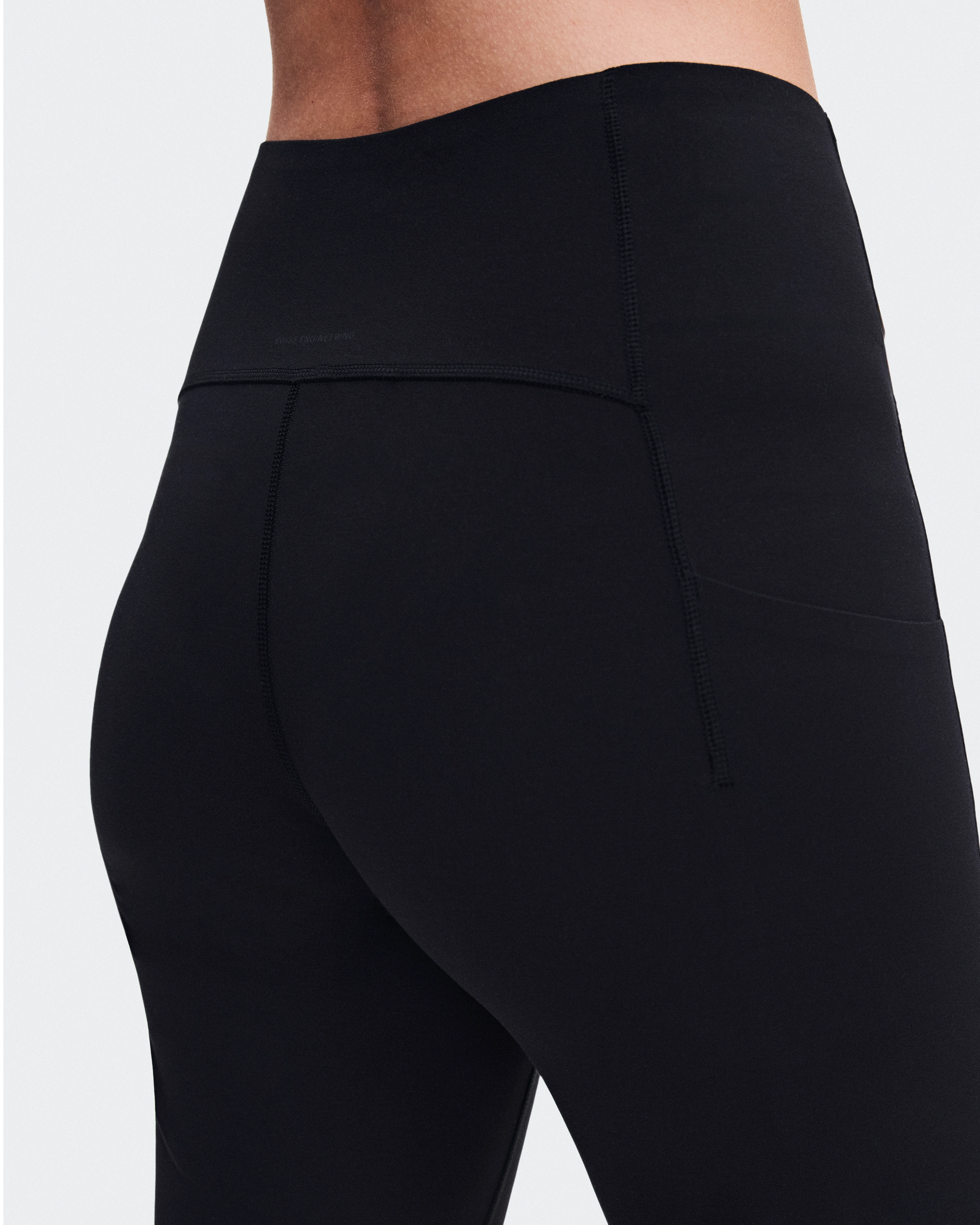 On Studio Flared Pants 32" Black Femme Pantalons