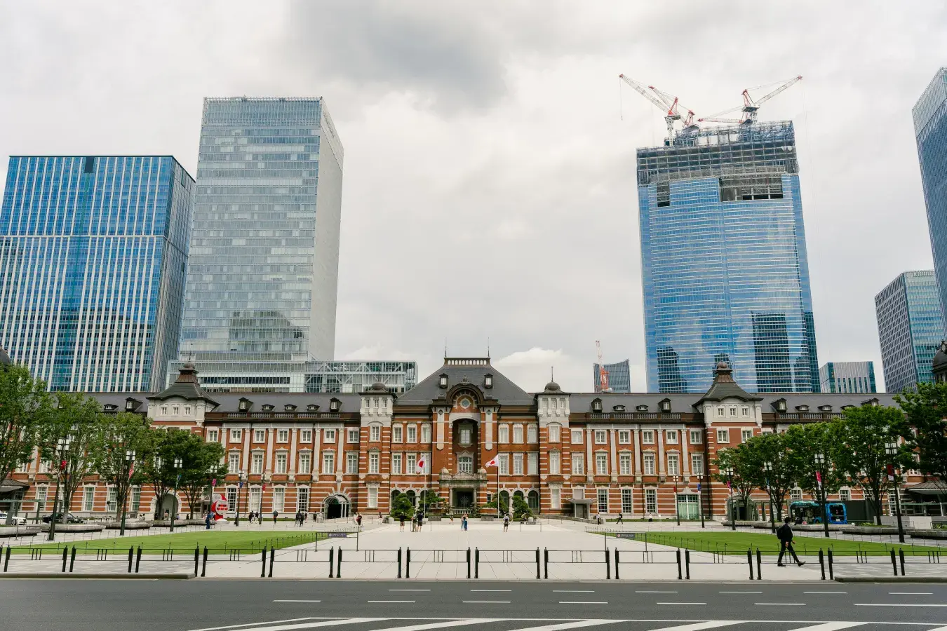 Essential Tokyo. Tokyo Station 4