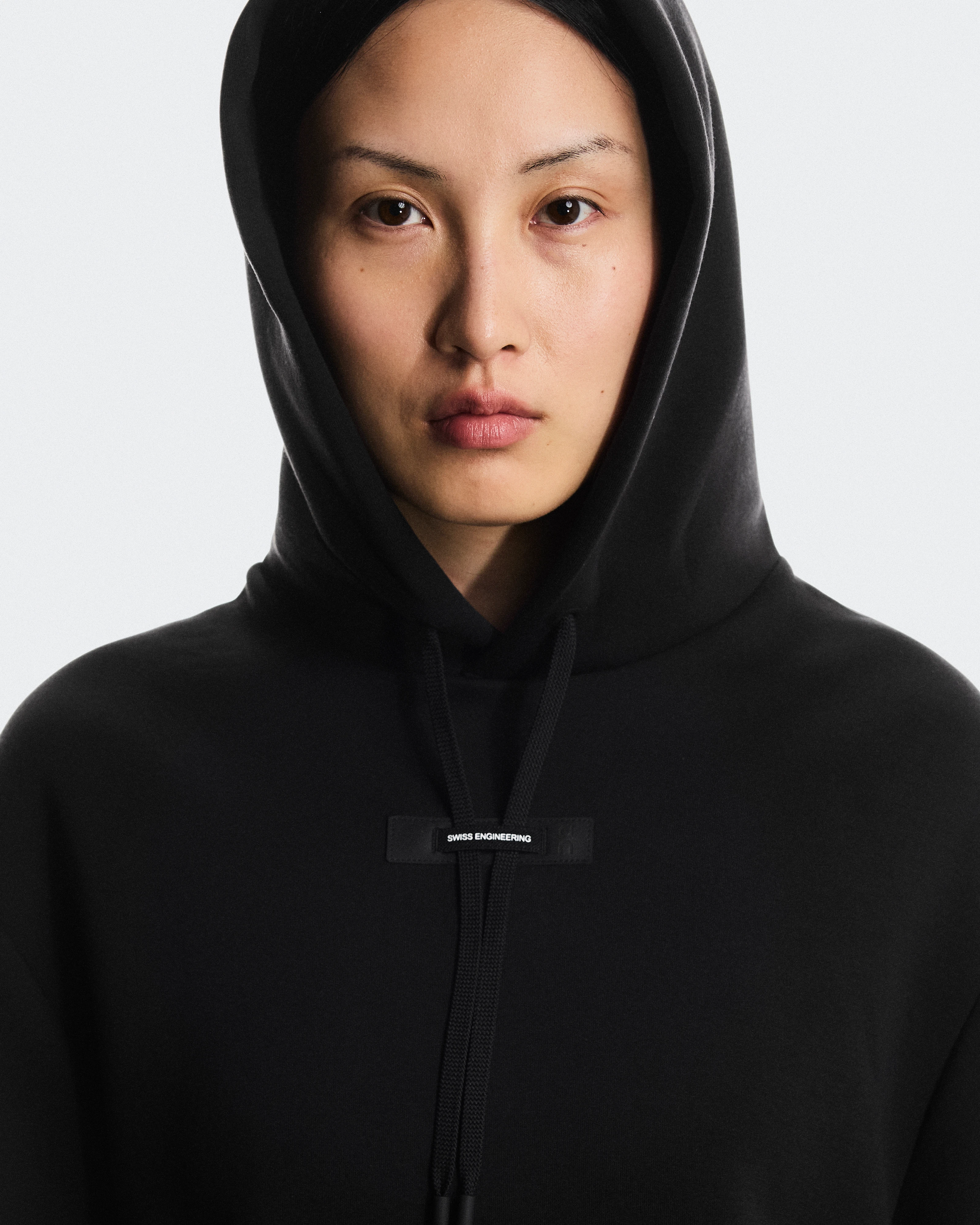 On Focus Tech Hoodie Black Femme Sweats à capuche et sweats
