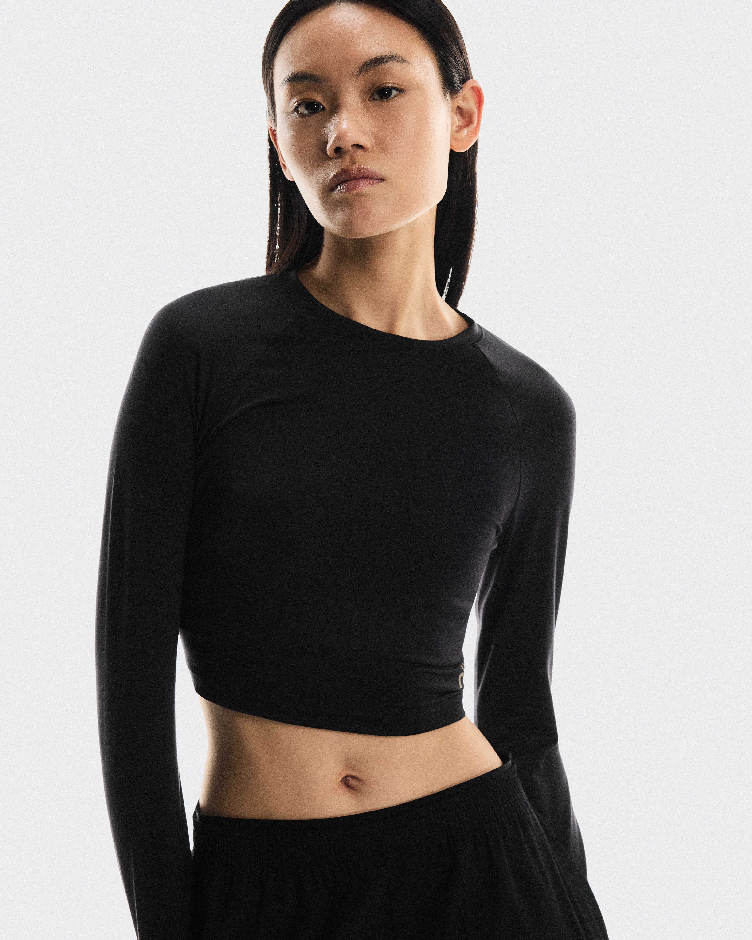 On Studio Long-T Crop Black Femme Hauts et t-shirts