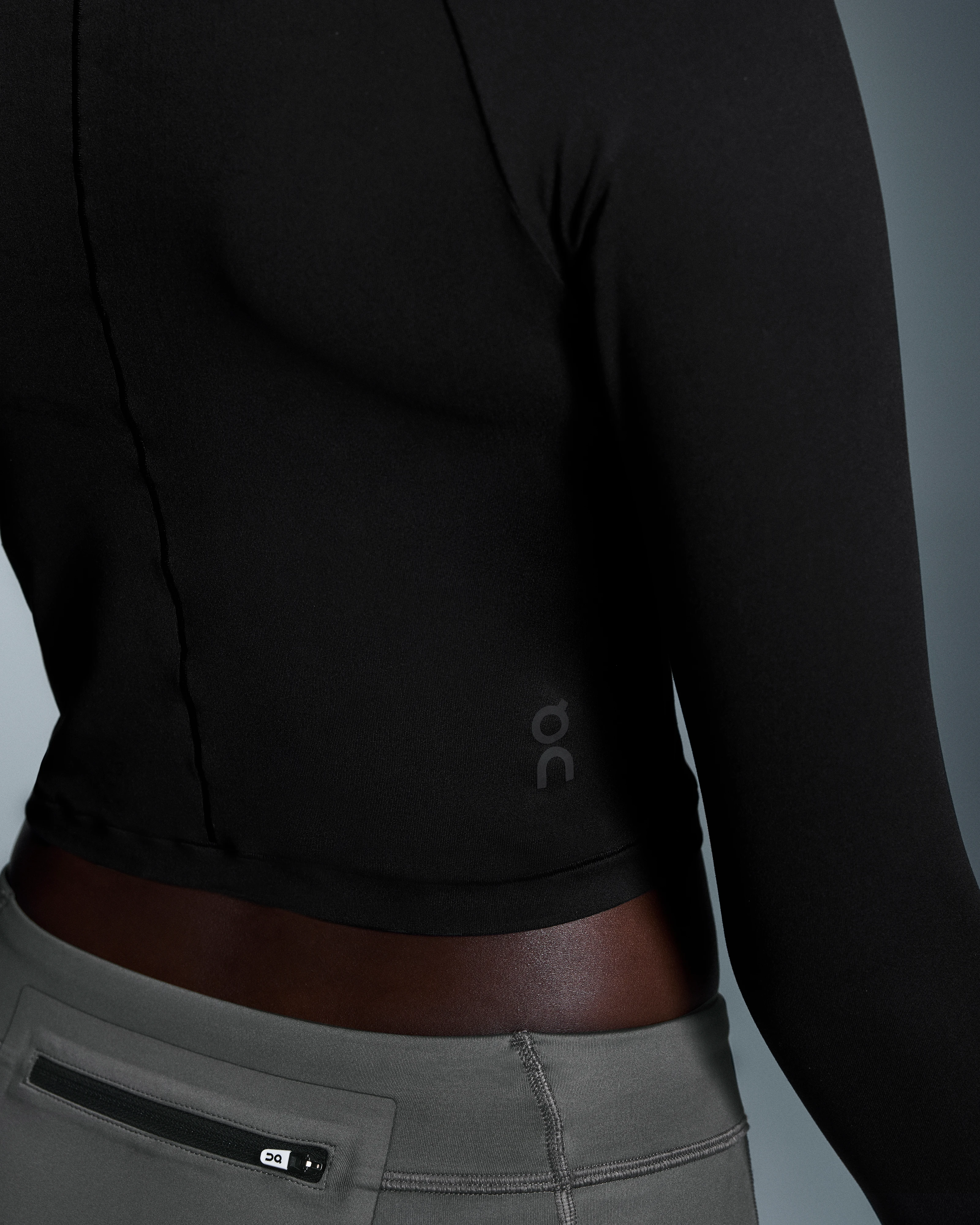 On Studio Long-T Crop Black Femme Hauts et t-shirts