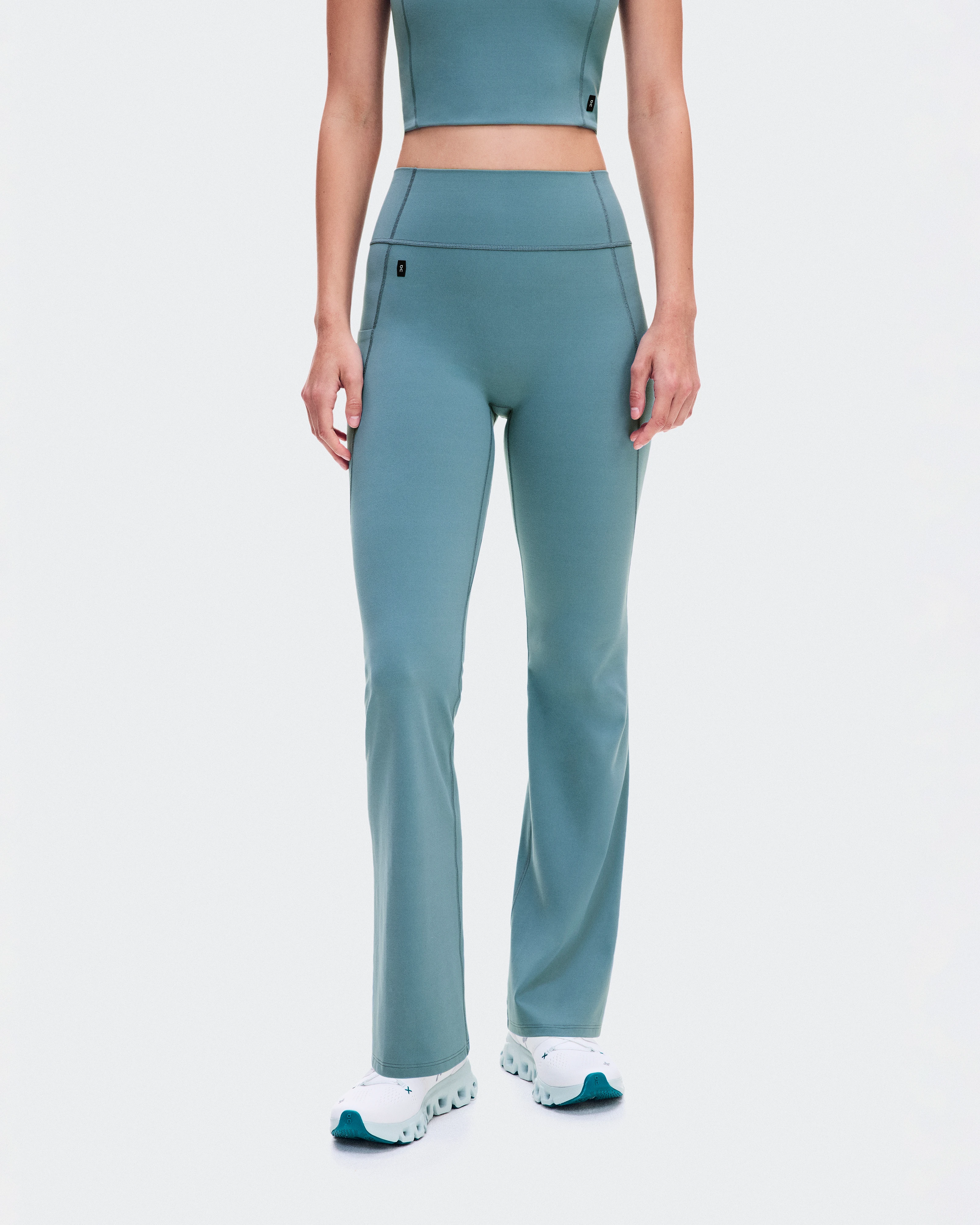 On Studio Flared Pants 30" Agave Femme Pantalons