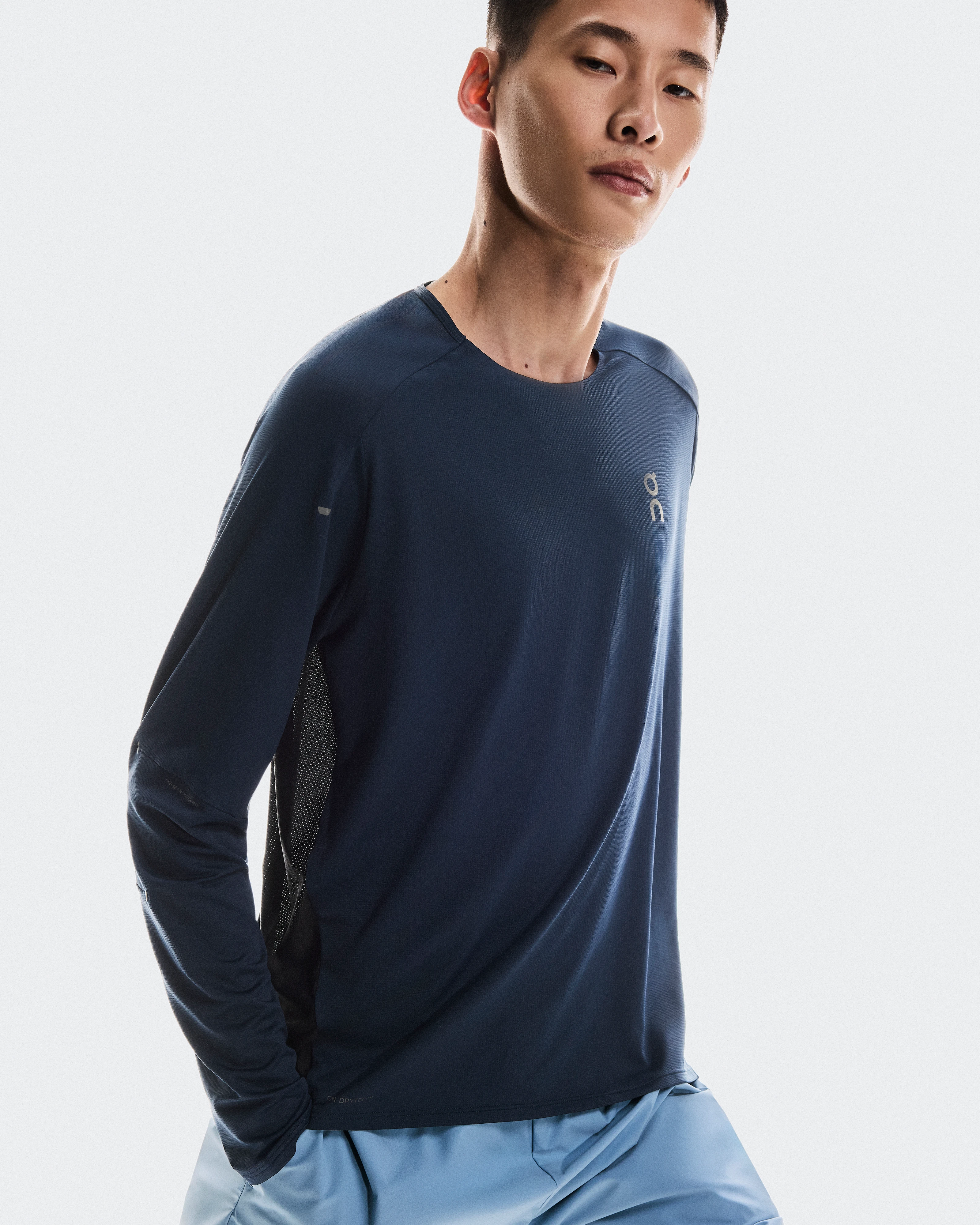 On Performance Long-T Navy & Black Homme Hauts et t-shirts