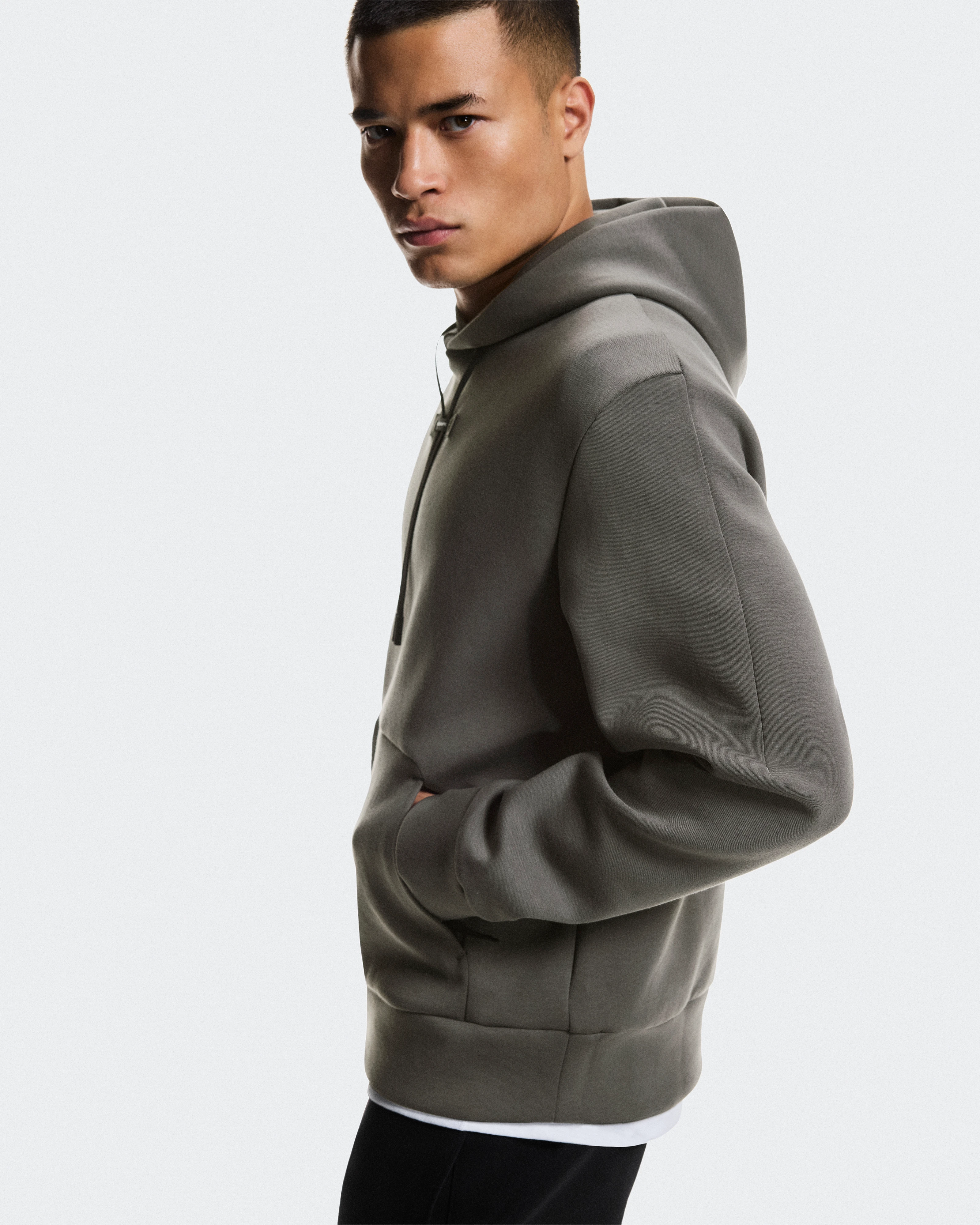 On Focus Tech Hoodie Shadow Homme Sweats à capuche et sweats