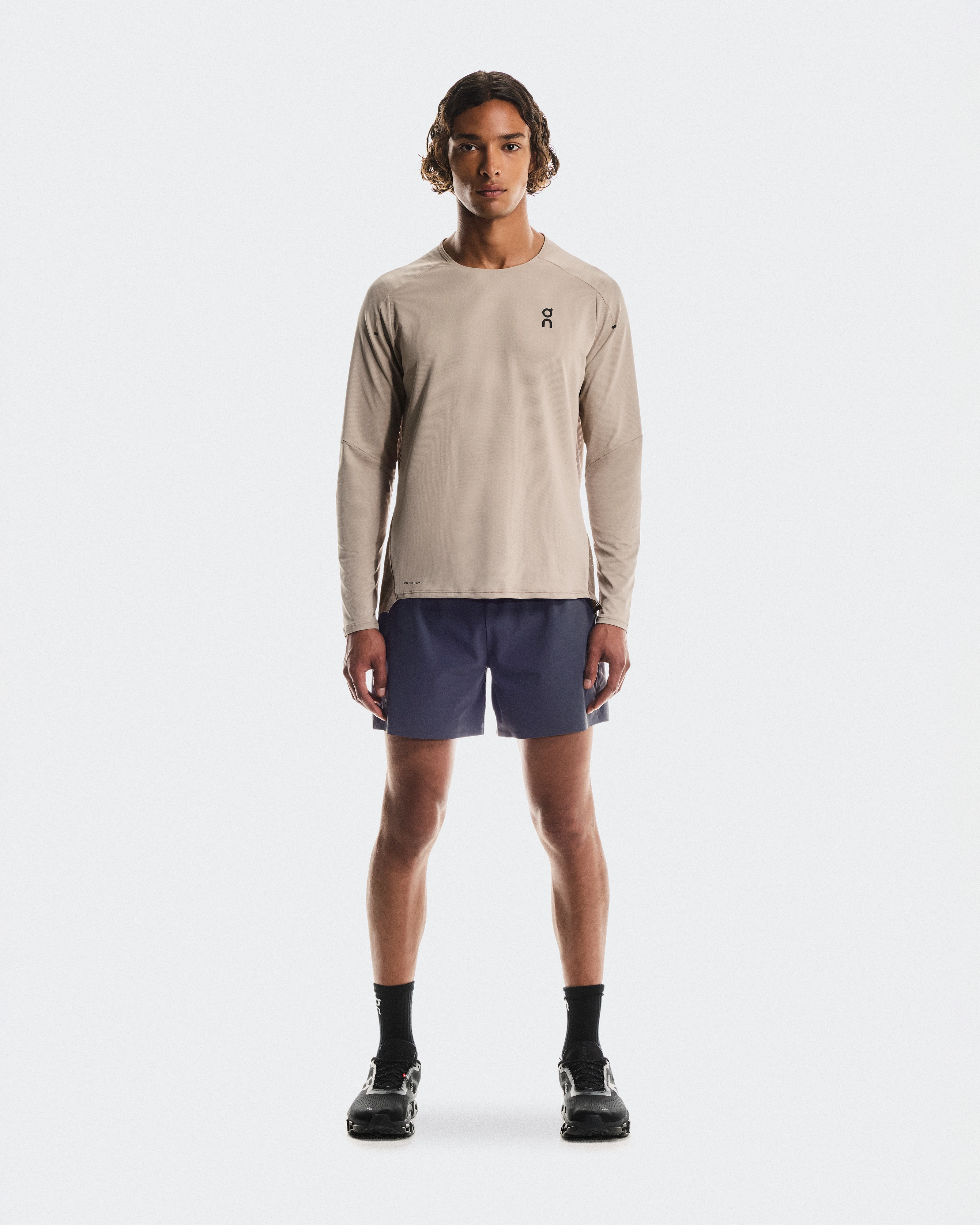 On Performance Long-T Desert & Cinder Homme Hauts et t-shirts
