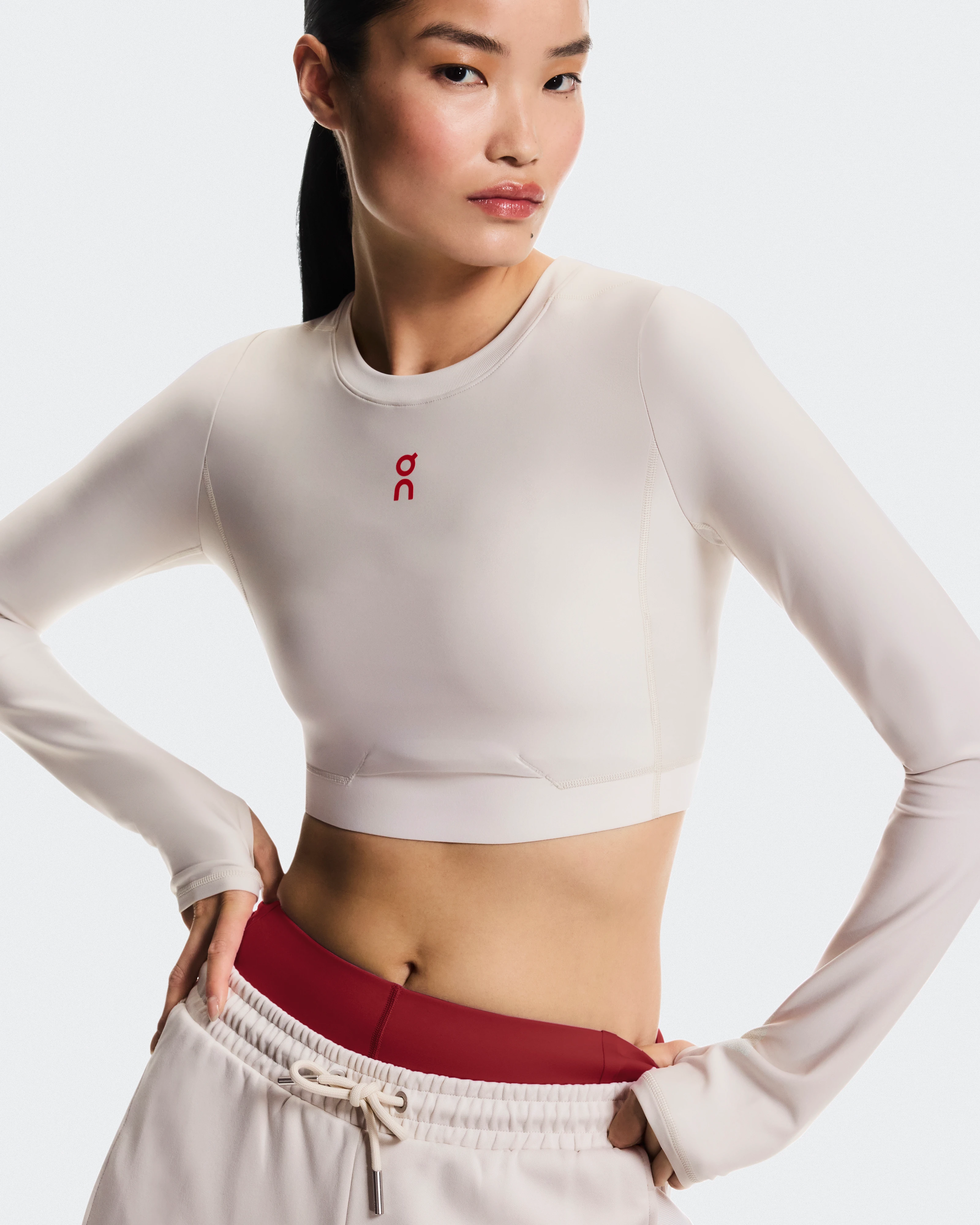 On Train Long Sleeve Crop Year of the Horse Pearl Femme Hauts et t-shirts