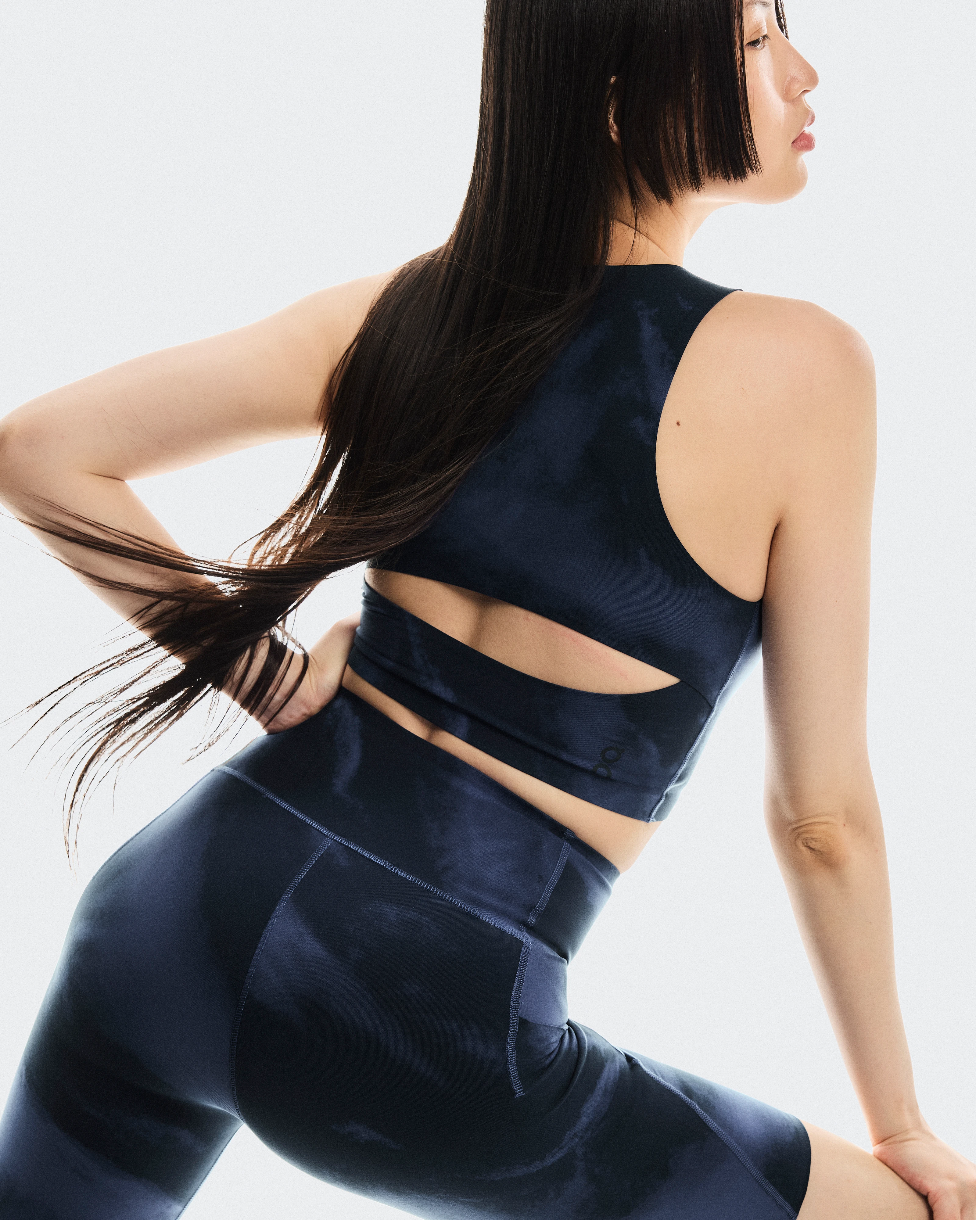 On Studio Open Back Crop Acai & Navy Femme Hauts et t-shirts