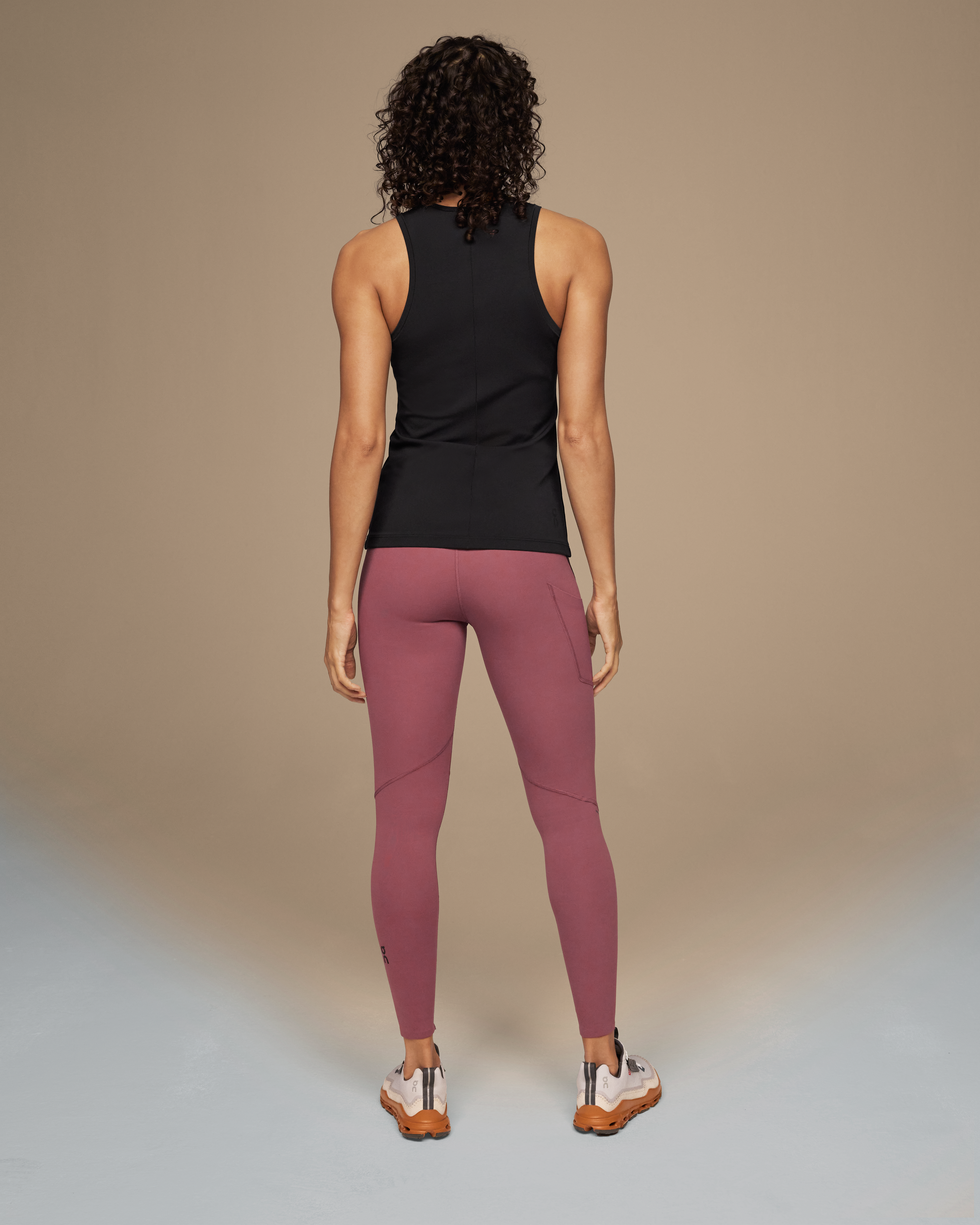 On Movement Tank Black Femme Hauts et t-shirts