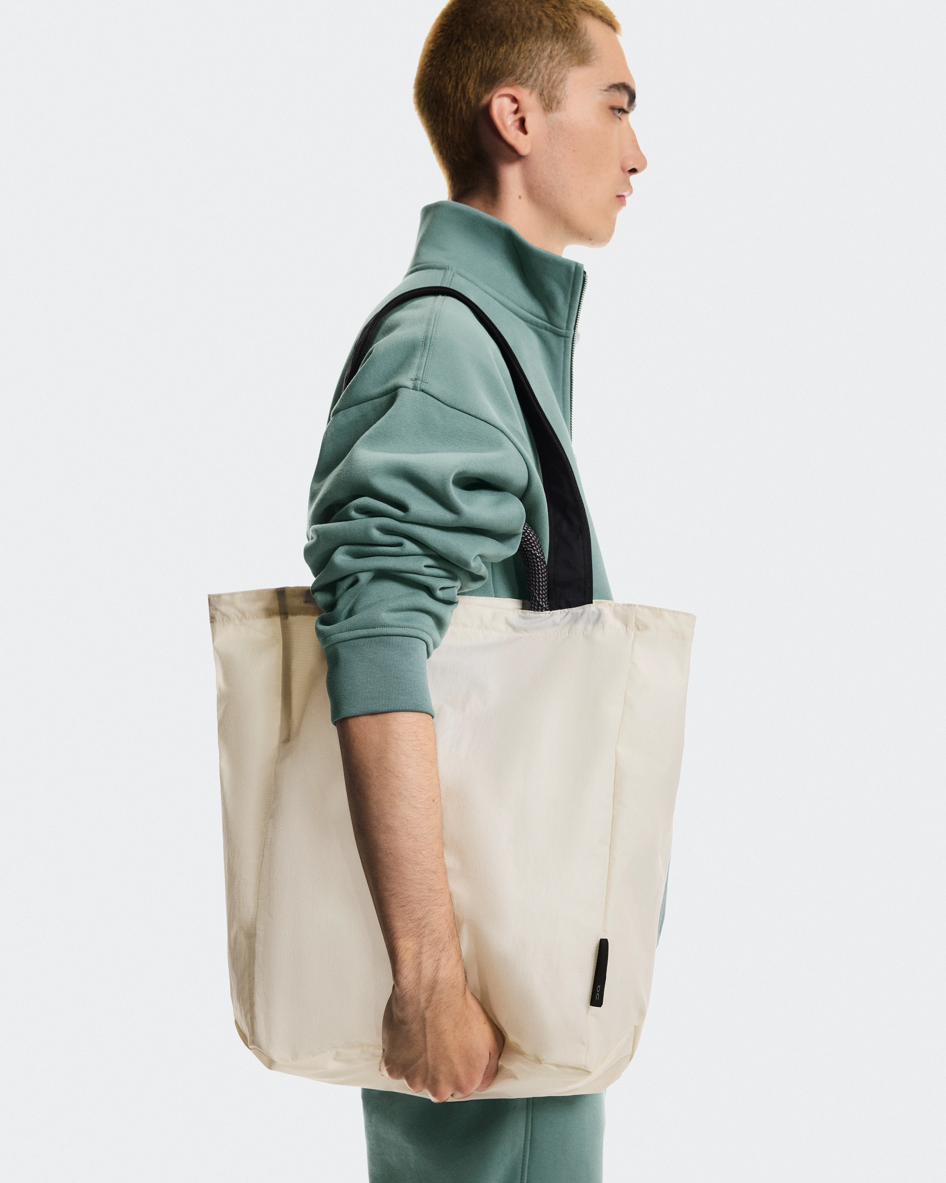 On Tote Pack 25L Cream & Black Unisexe Sacs