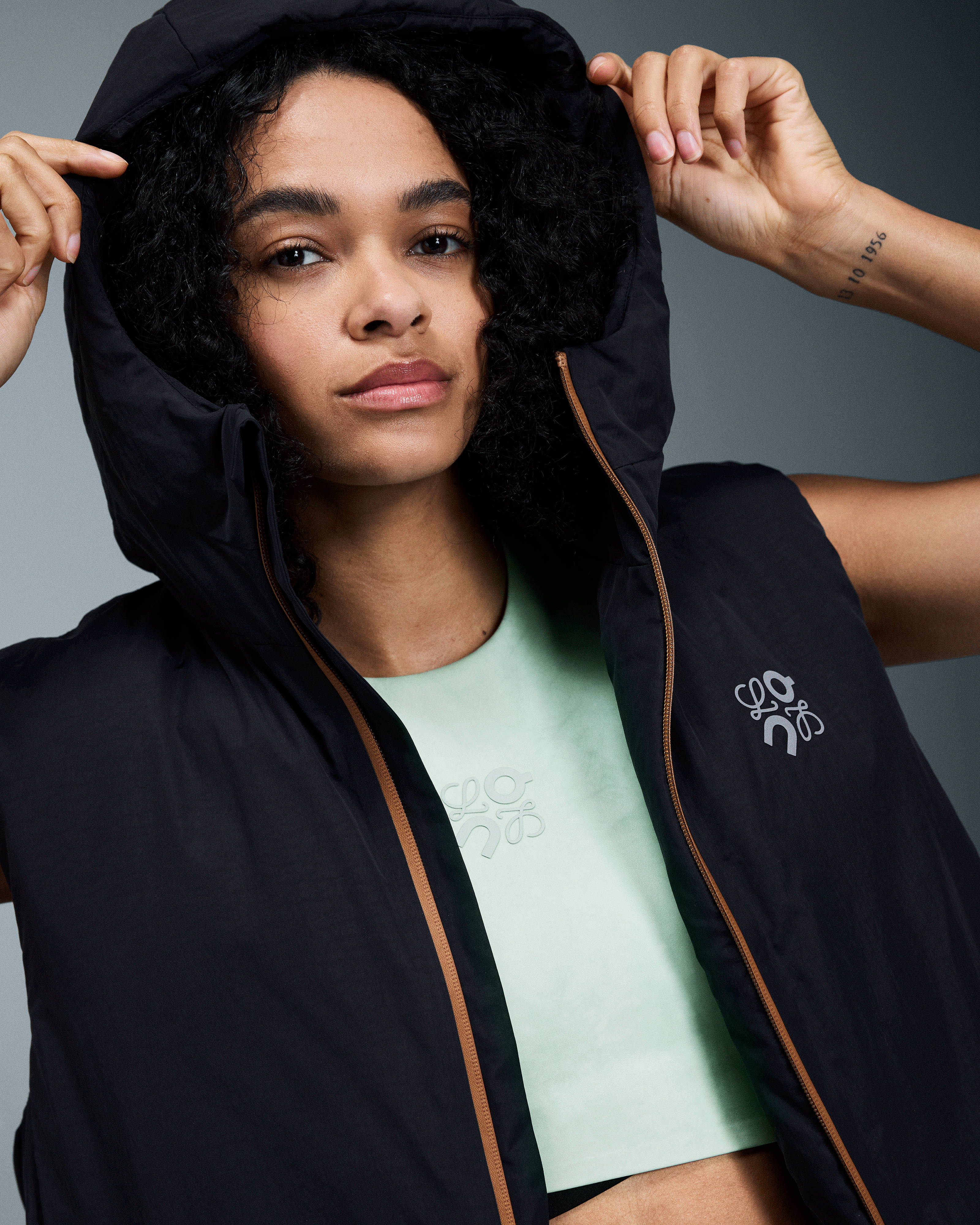On Puffer Vest LOEWE Black Femme Vestes