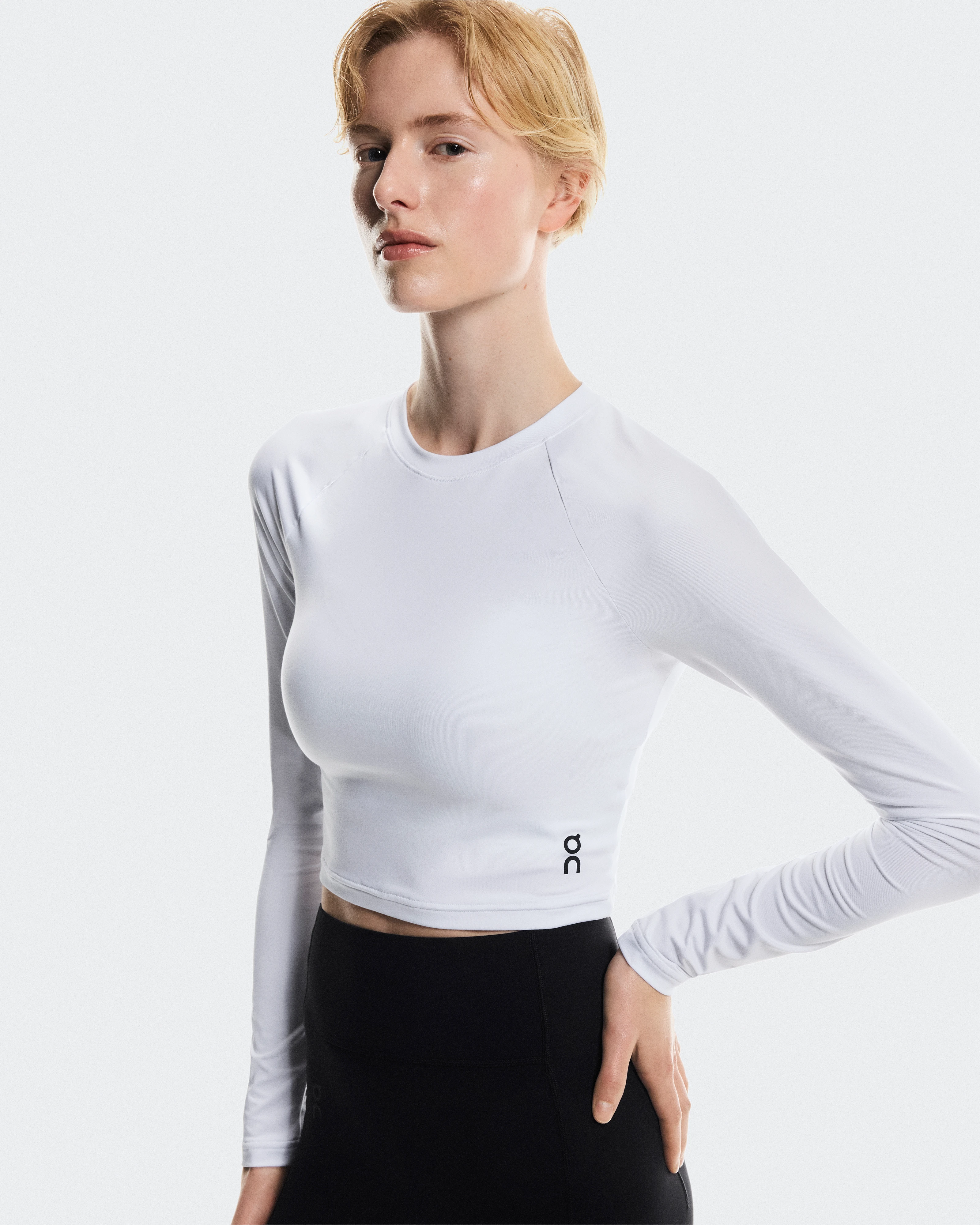 On Studio Long-T Crop White Femme Hauts et t-shirts