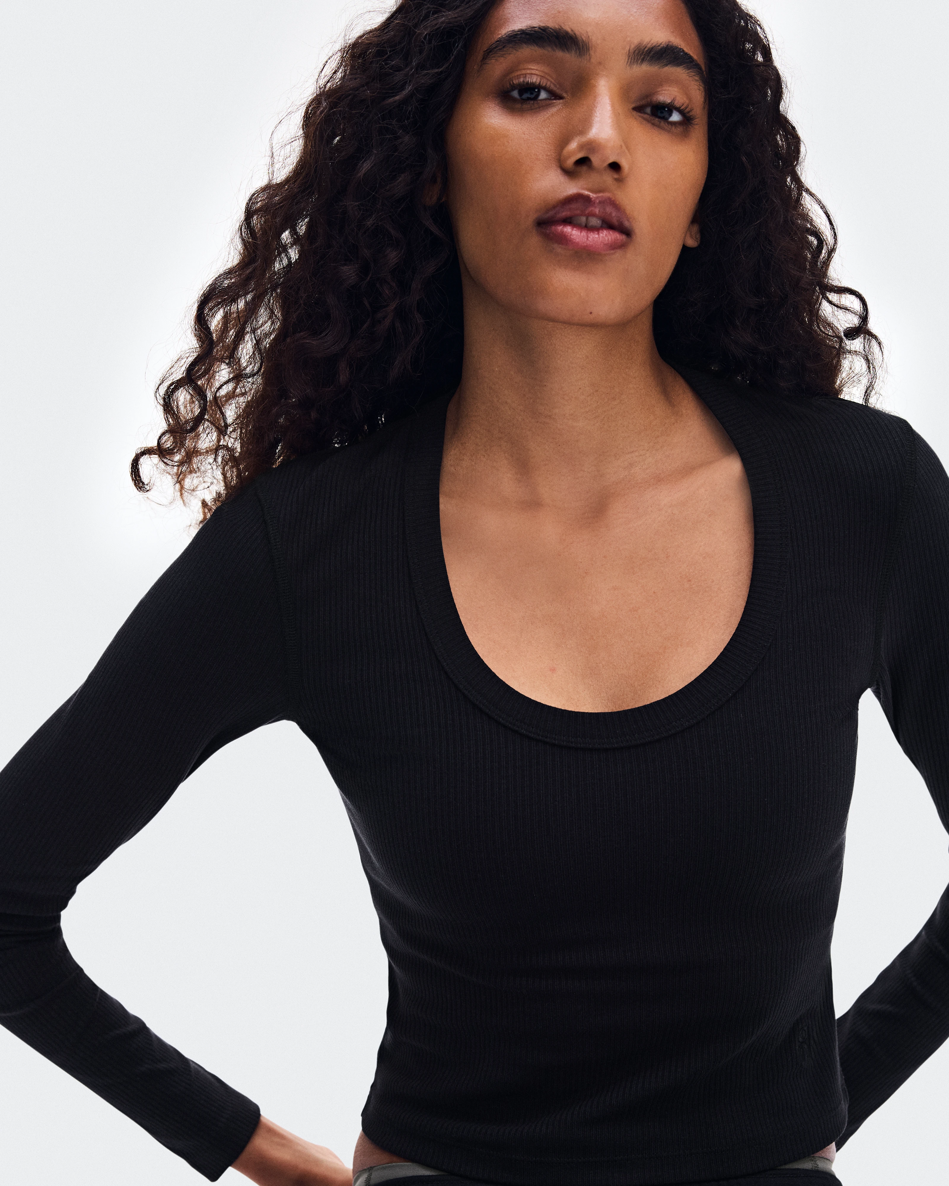 On All-Day Ribbed Long-T Black Femme Hauts et t-shirts