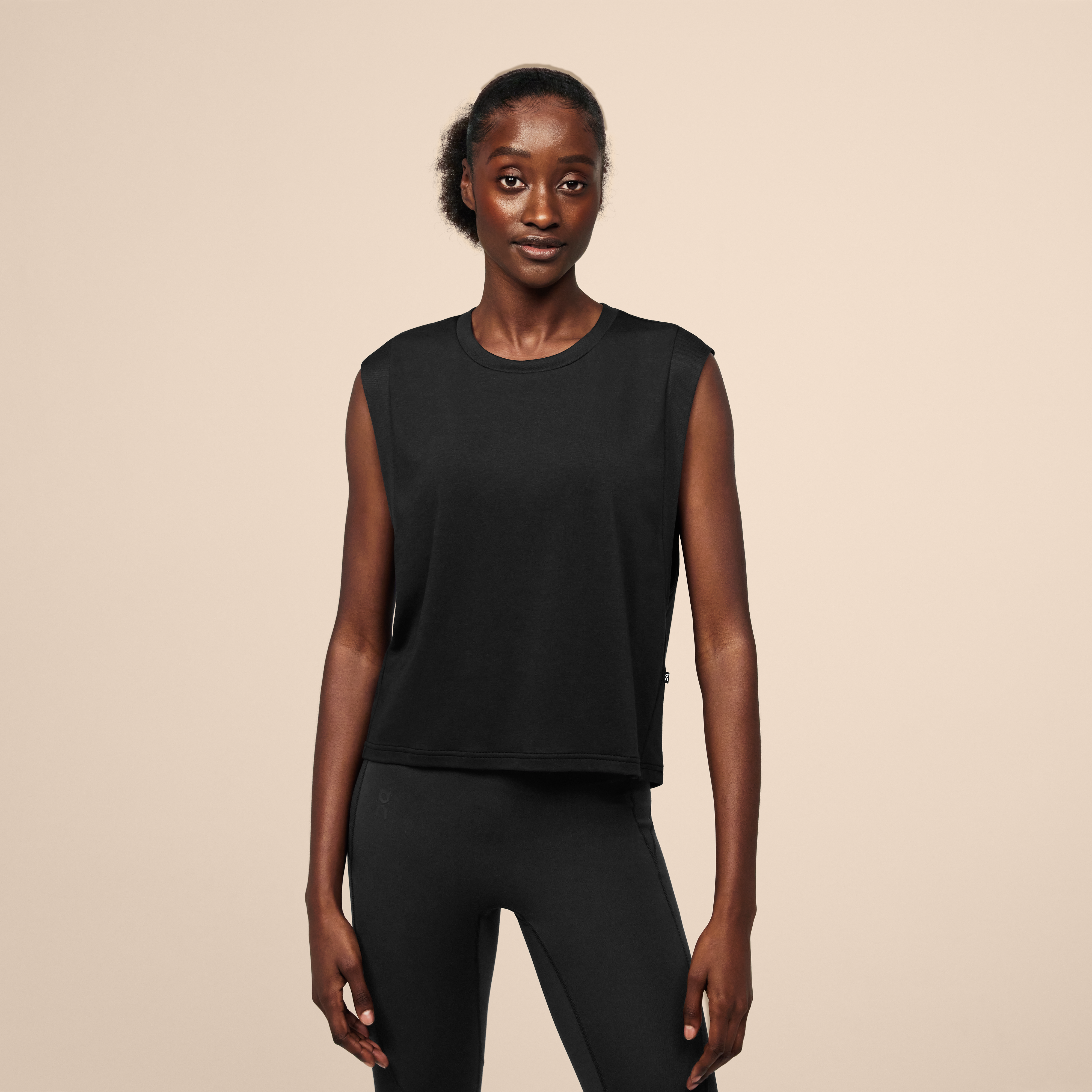 On Focus Crop Black Femme – Porter quotidien, training, yoga Hauts et t-shirts