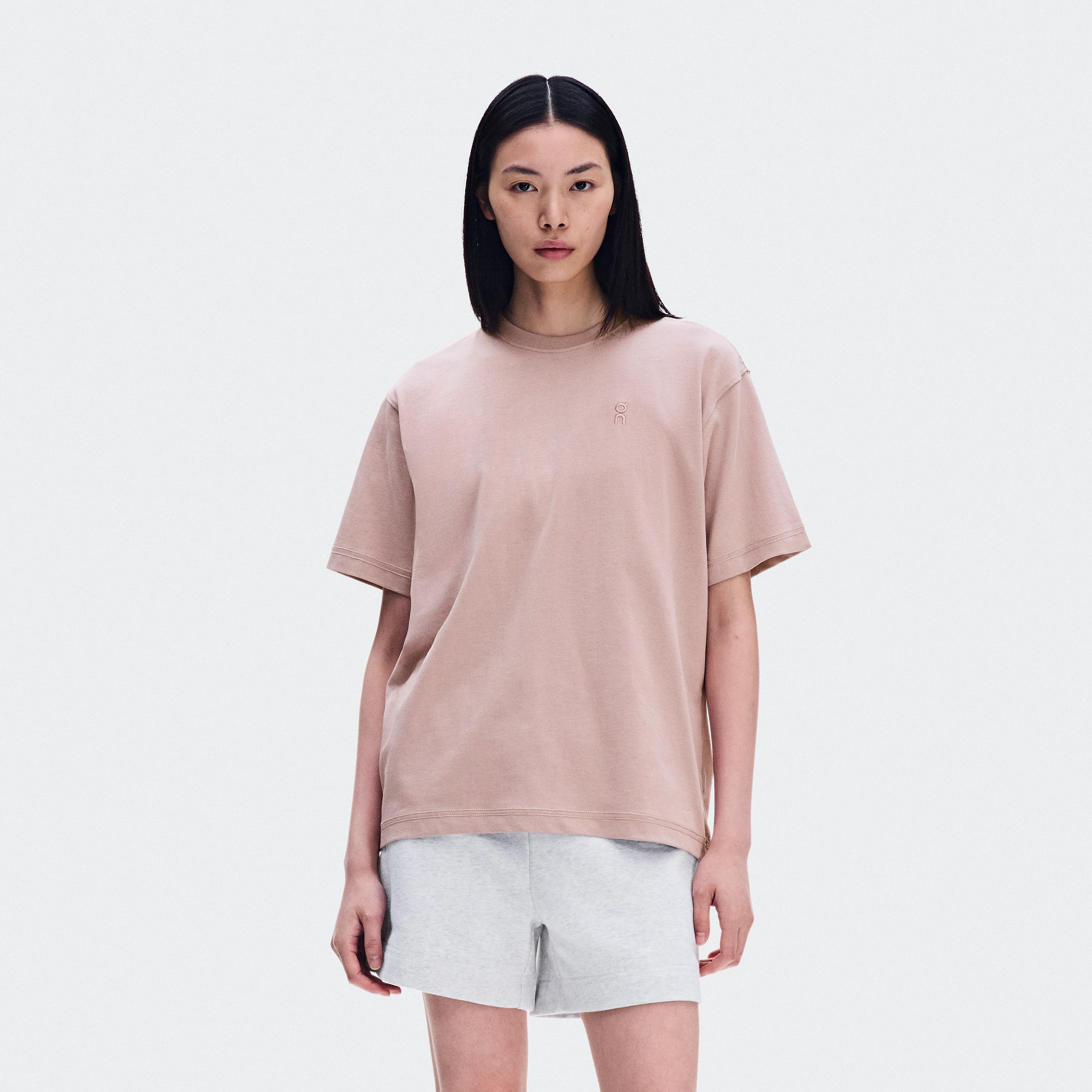 On Club Collective-T Ascent Biscuit Femme – Votre pièce casual réinventée Hauts et t-shirts