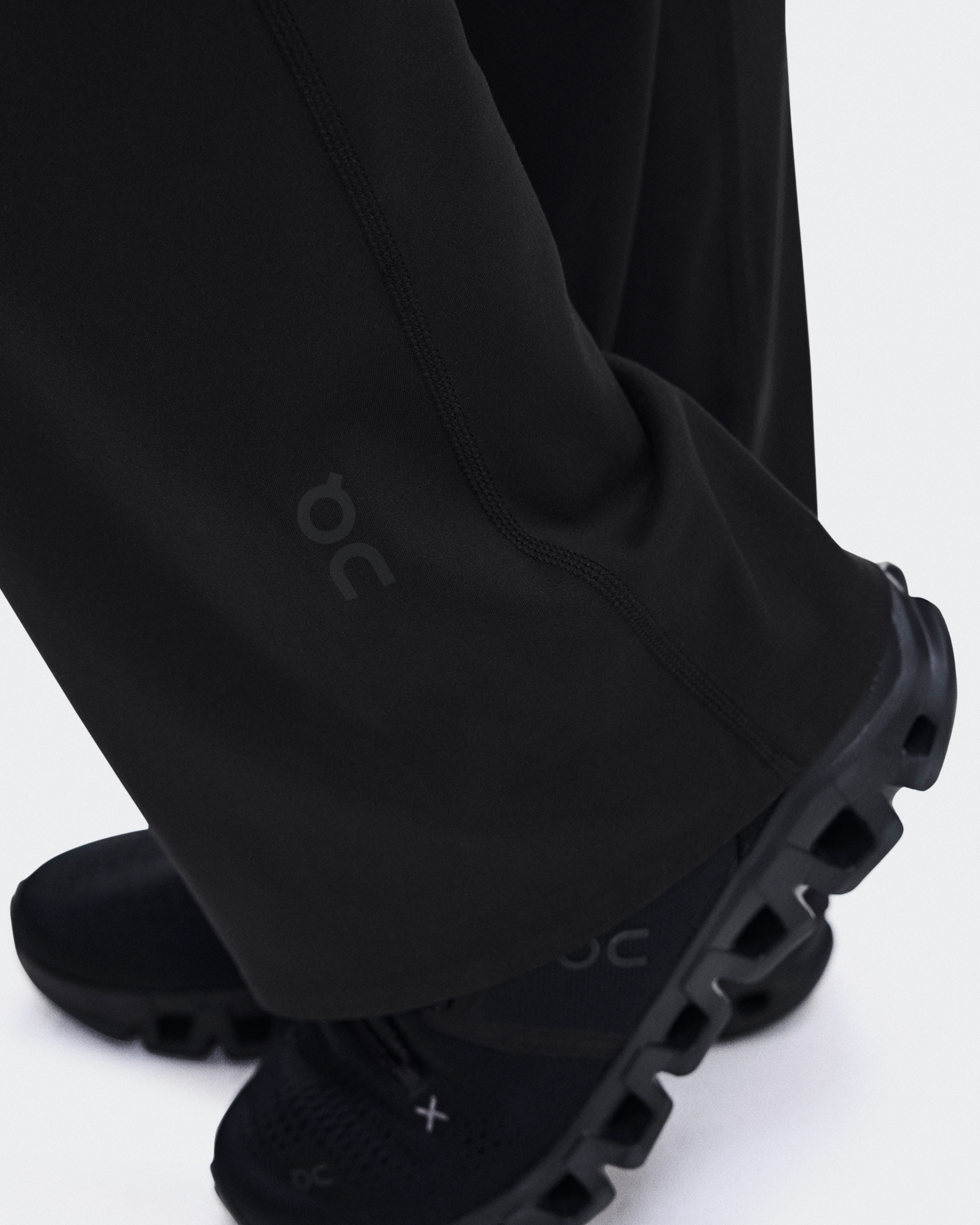 On Studio Flared Pants 32" Black Femme Pantalons