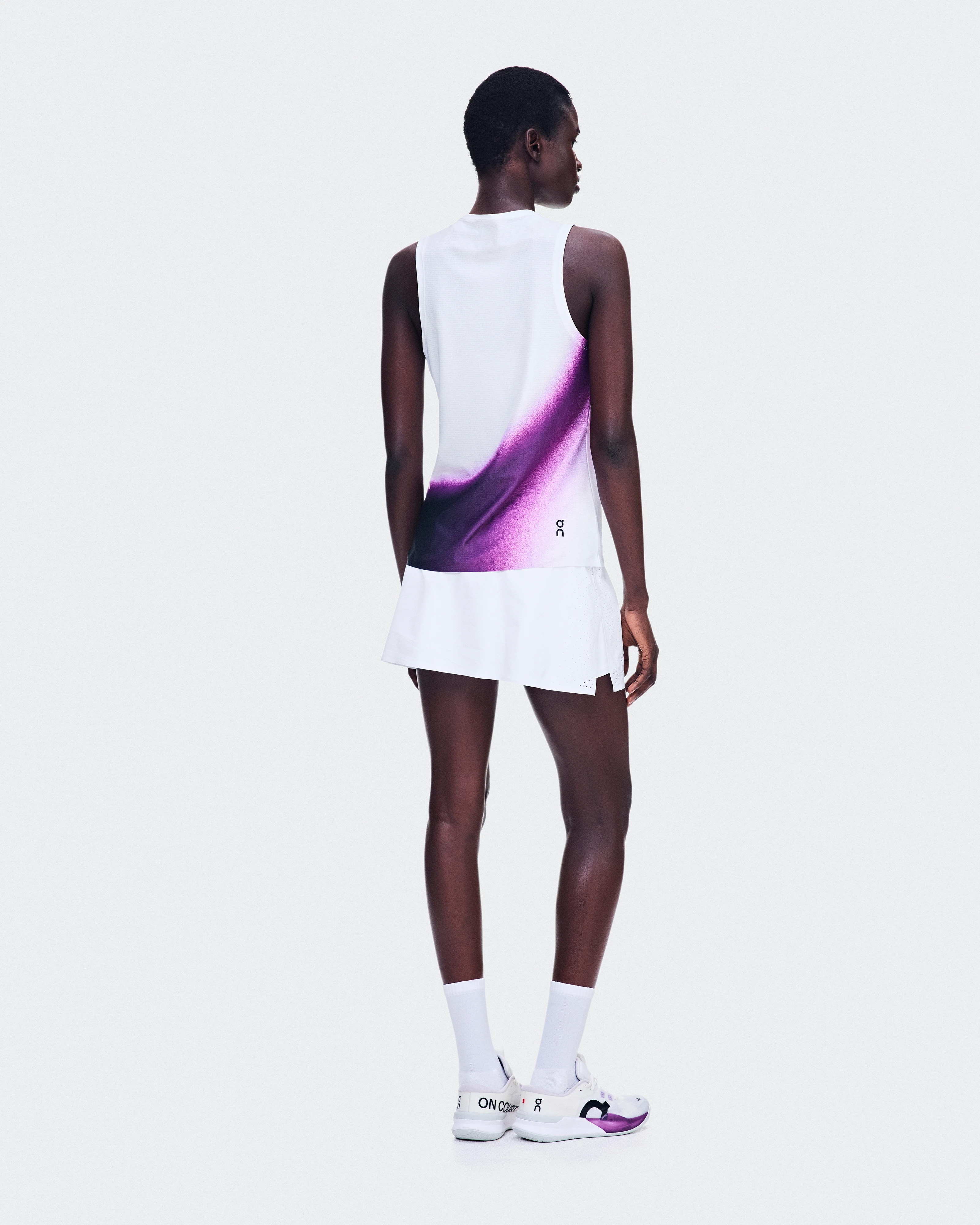 On Court Tank Swing White & Cassis Femme Hauts et t-shirts