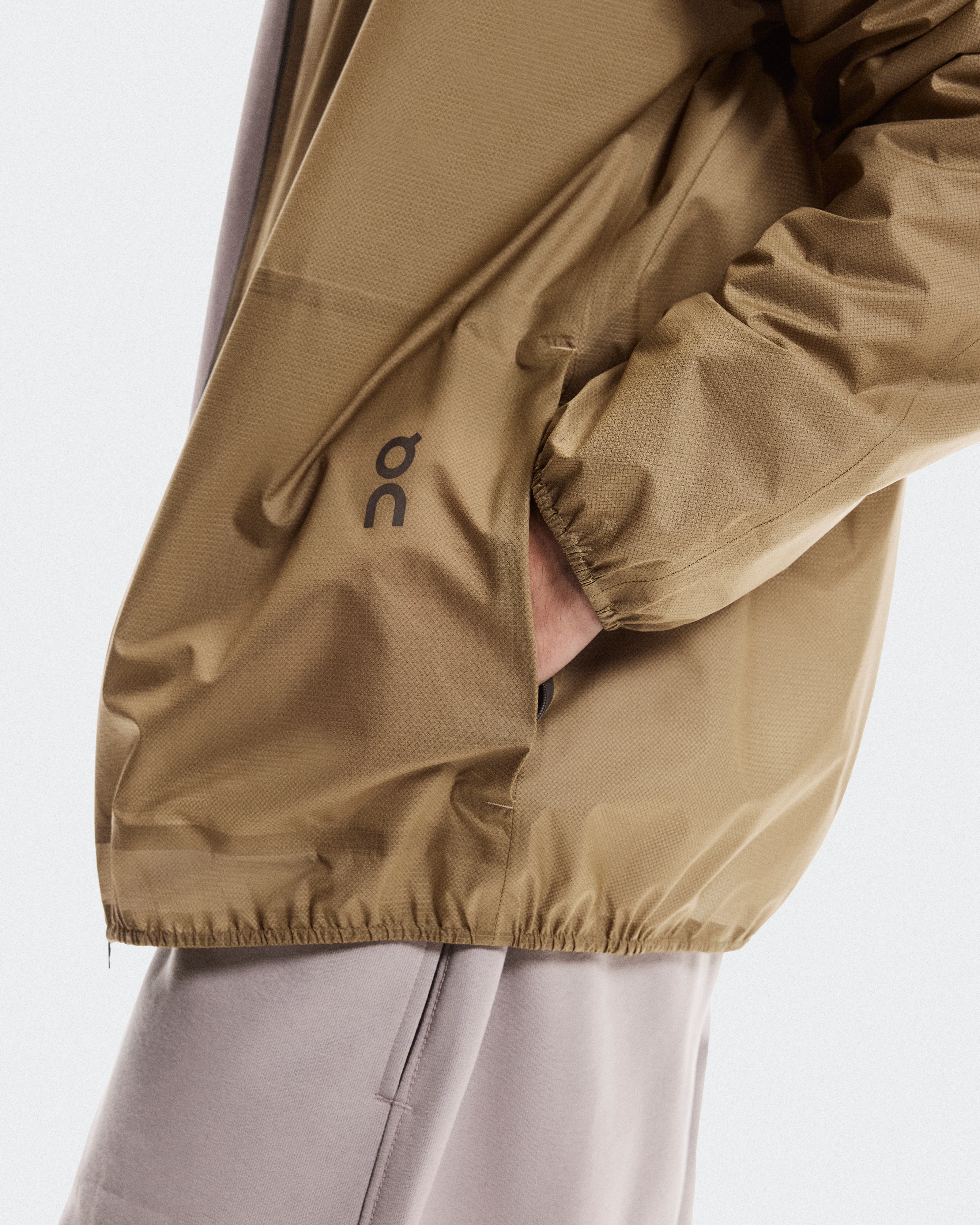 On Explore Lightweight Waterproof Jacket Chai Homme Vestes