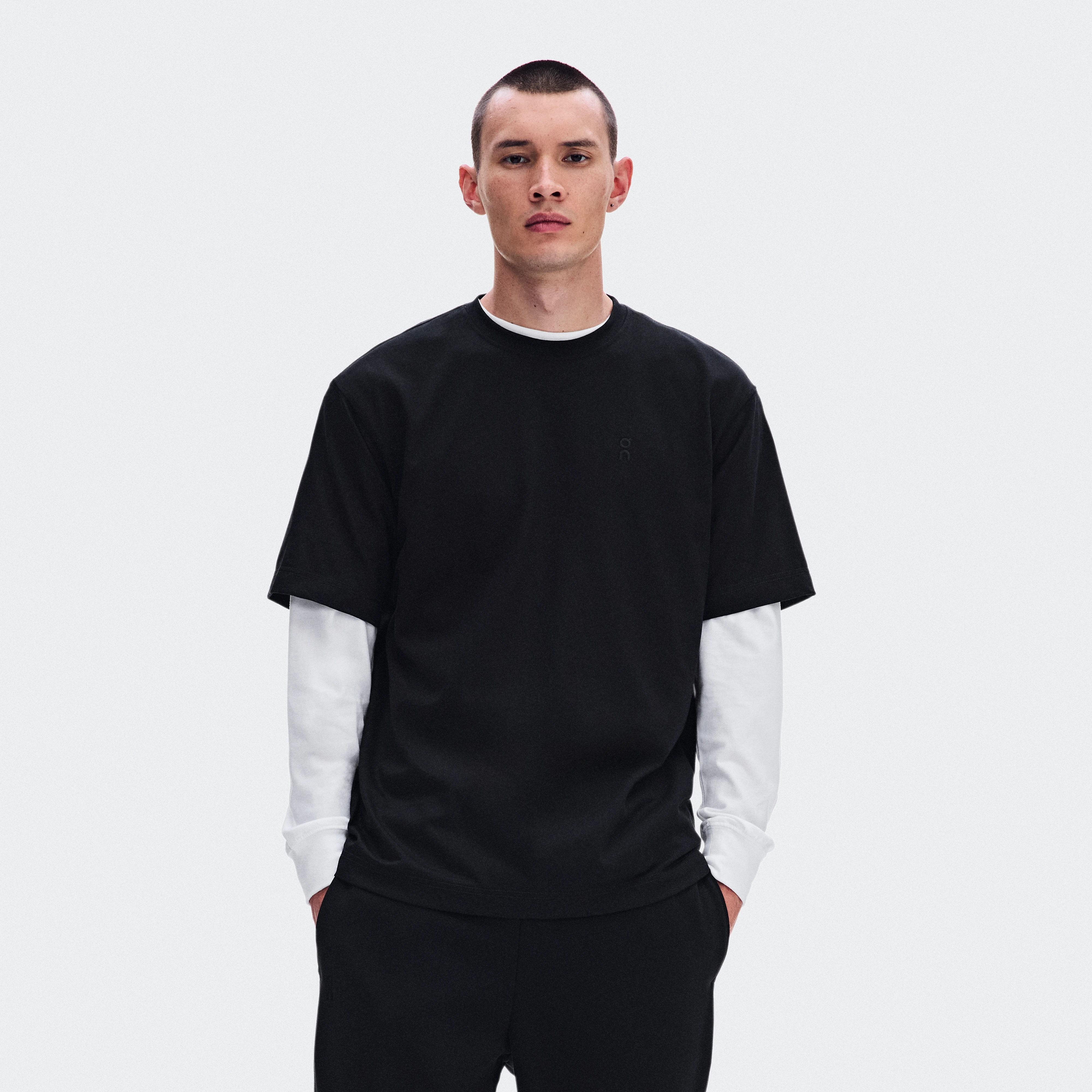 On Club Collective-T Runner Black Homme – Votre pièce casual réinventée Hauts et t-shirts