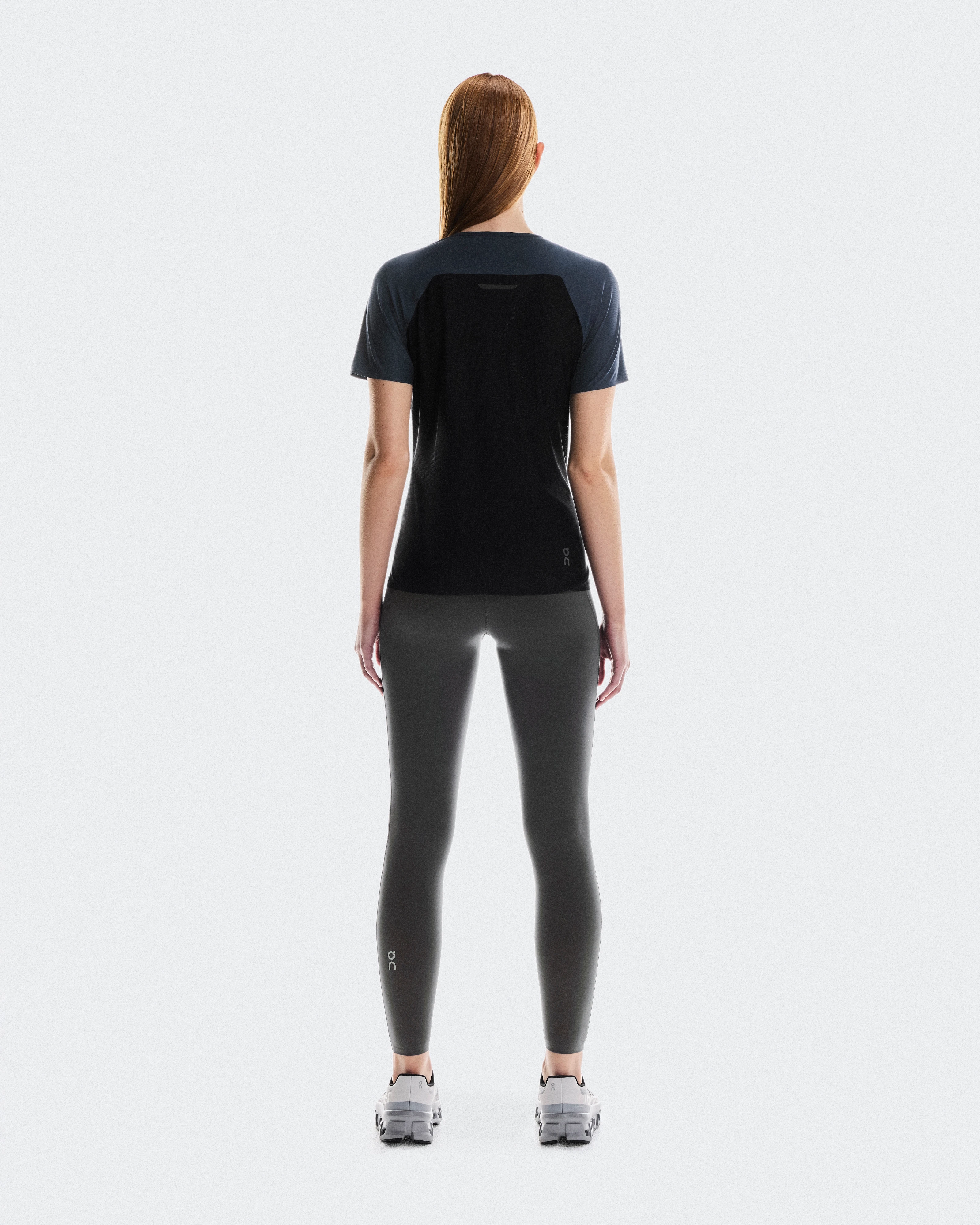 On Performance-T Navy & Black Femme Hauts et t-shirts