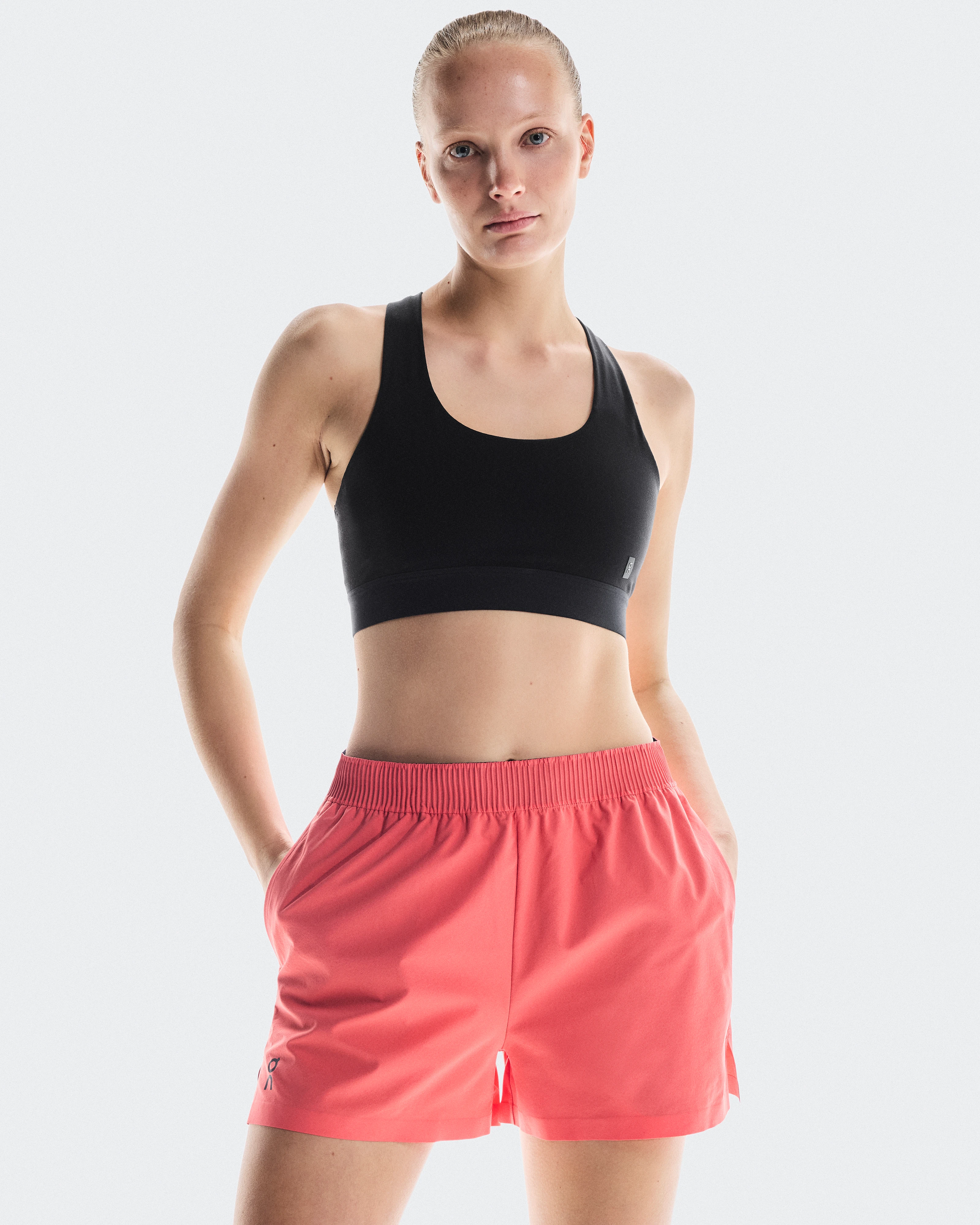 On Focus Shorts Coral Femme Shorts