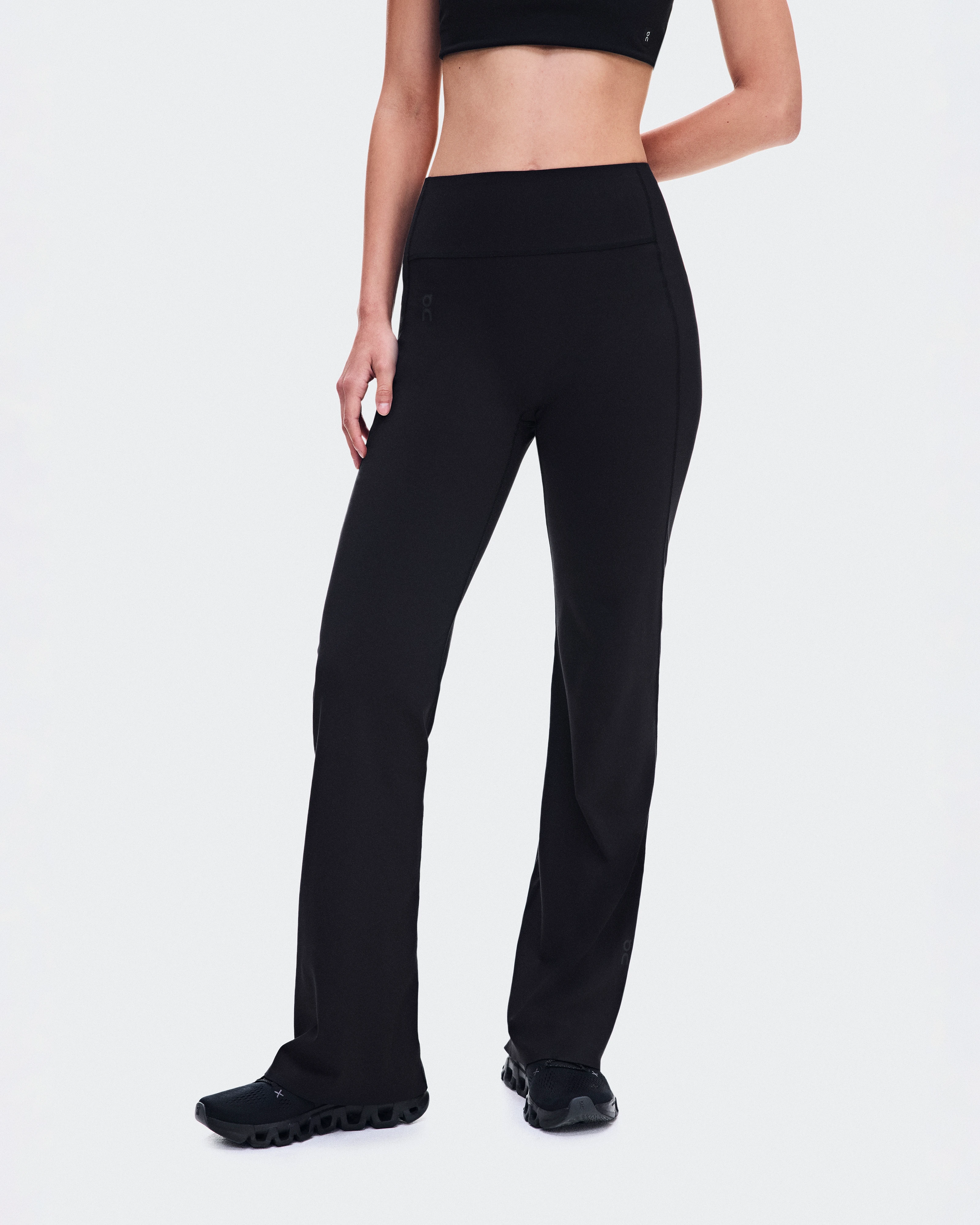 On Studio Flared Pants 32" Black Femme Pantalons