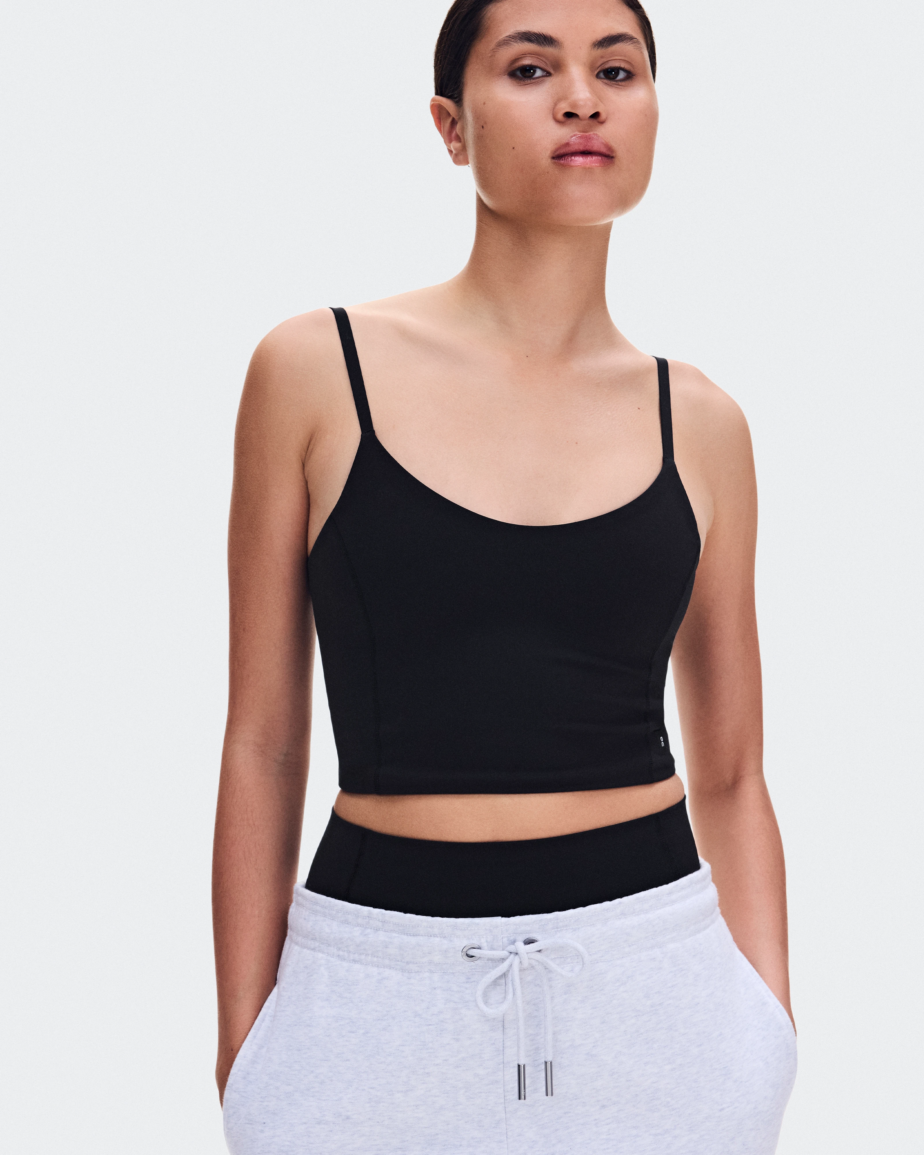 On Studio Crop Black Femme