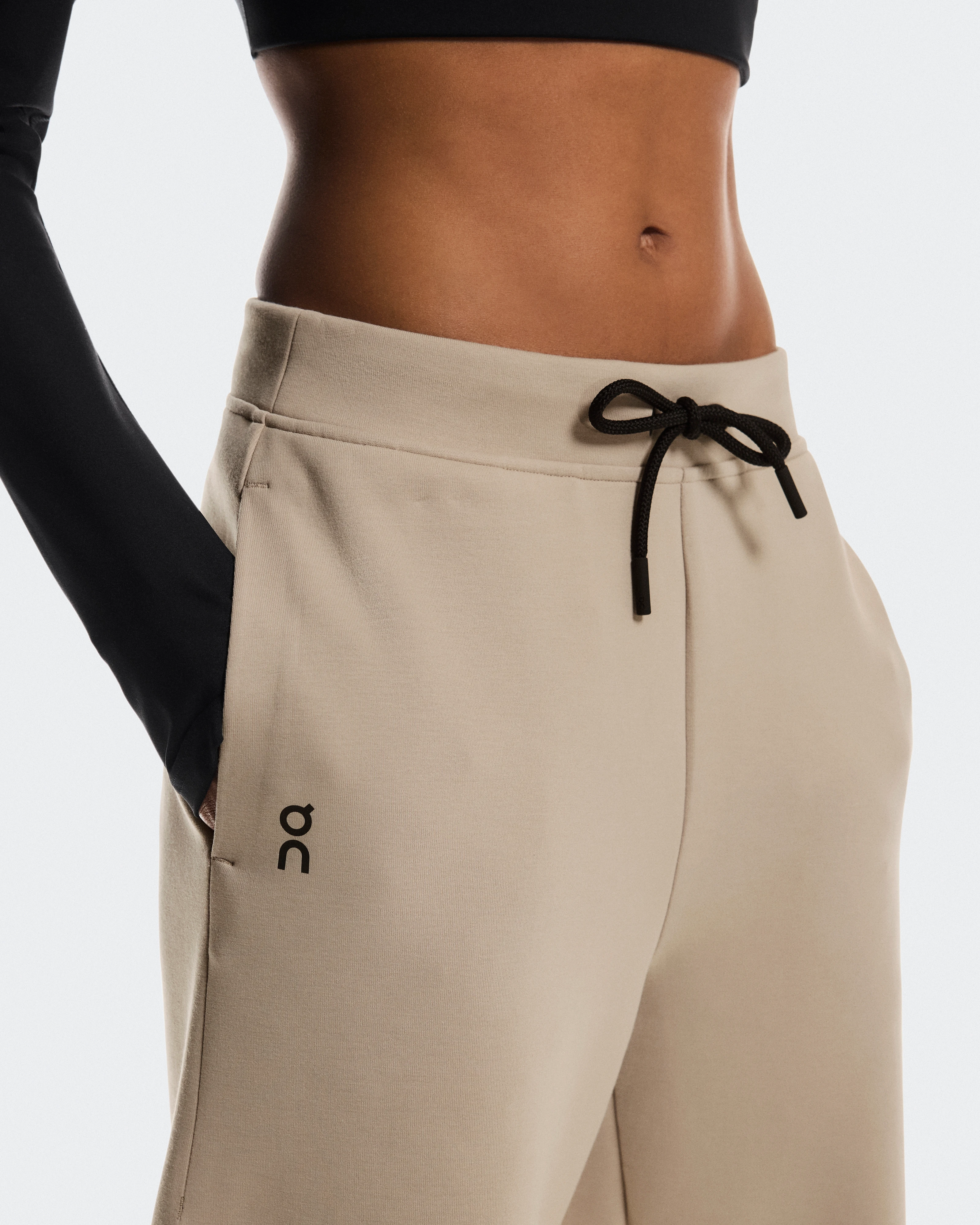 On Focus Tech Sweatpants Desert Femme Pantalons