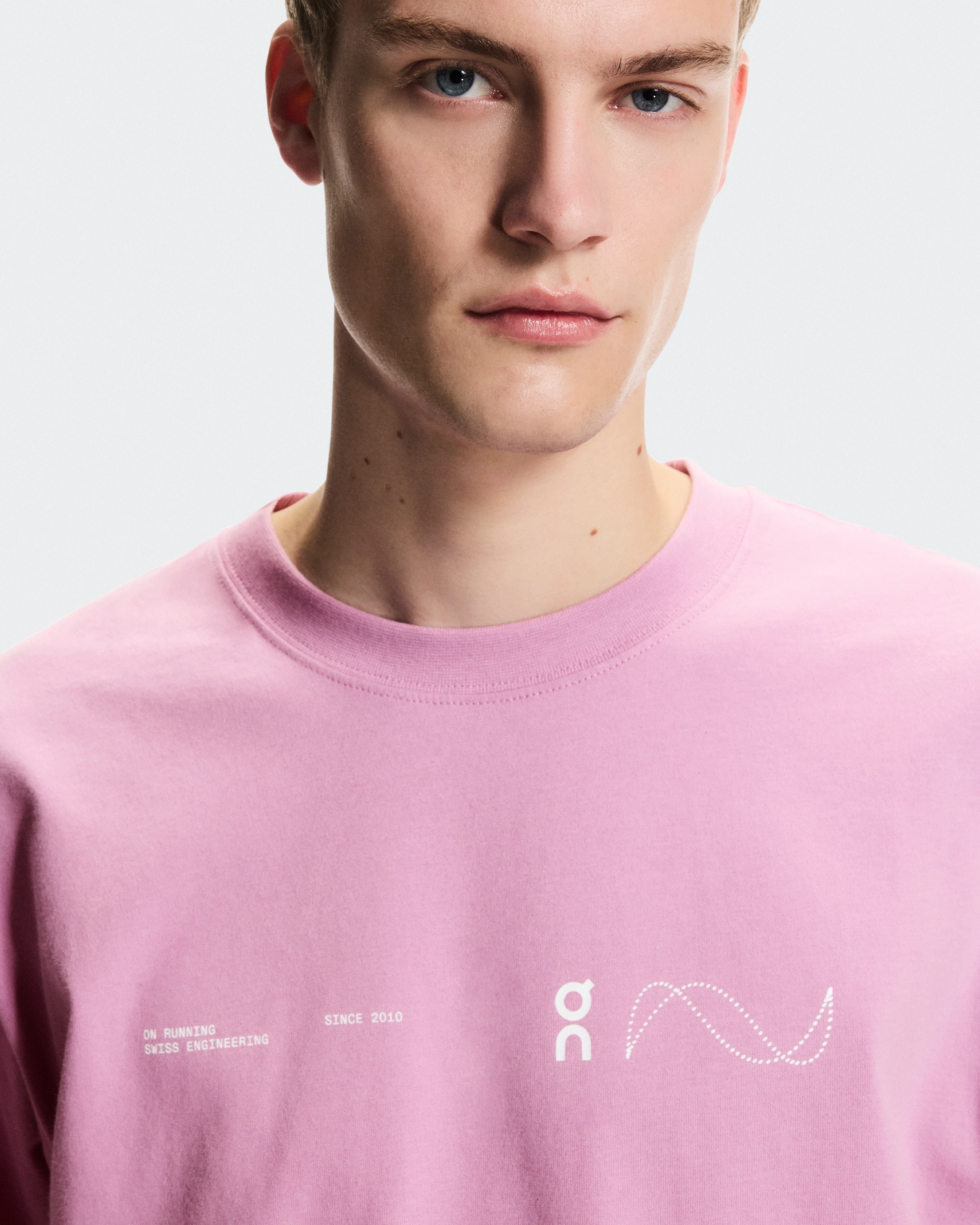 On Club-T Avant Sakura Homme Hauts et t-shirts