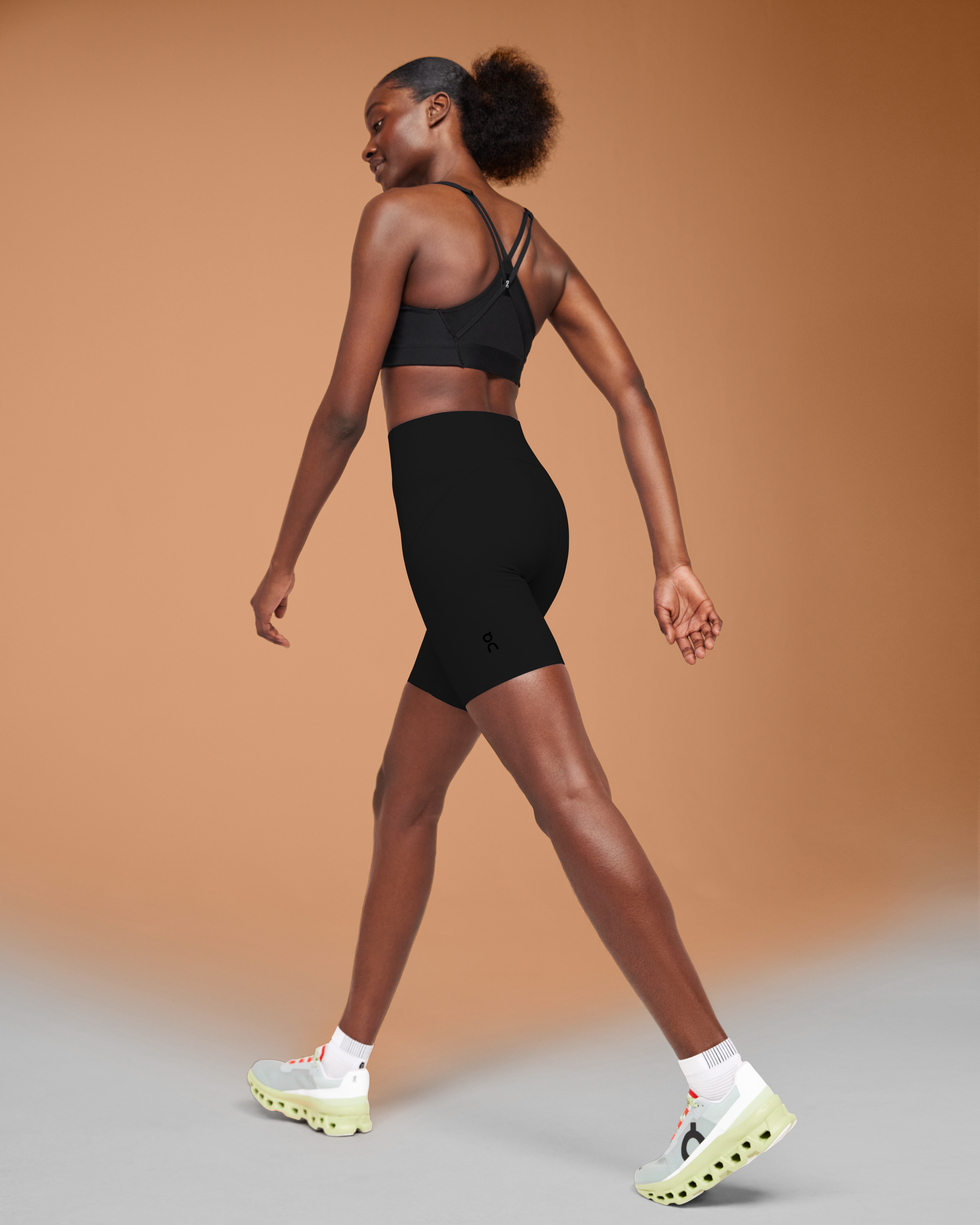 On Movement Tights Short Black Femme Leggings
