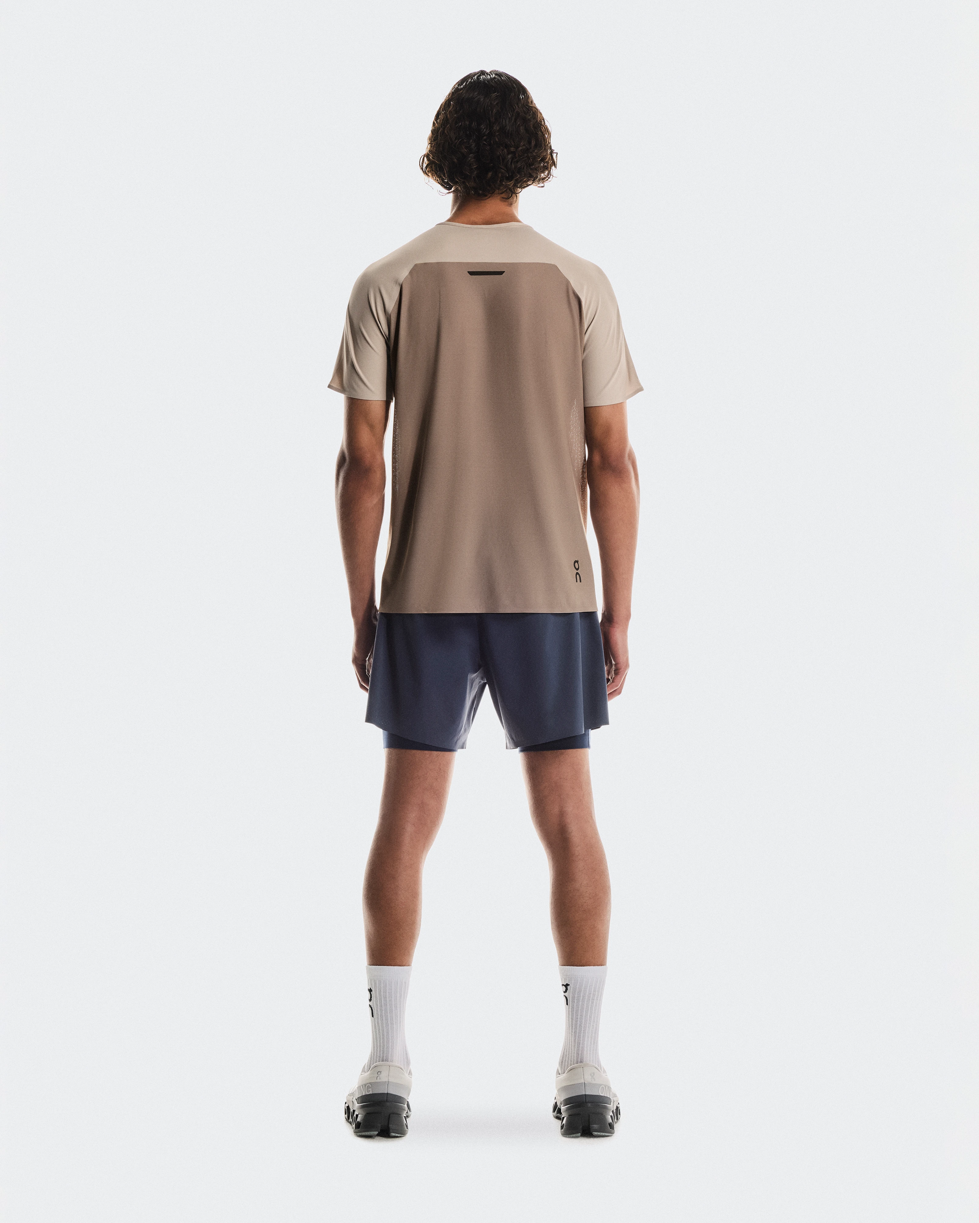On Performance-T Desert & Cinder Homme Hauts et t-shirts