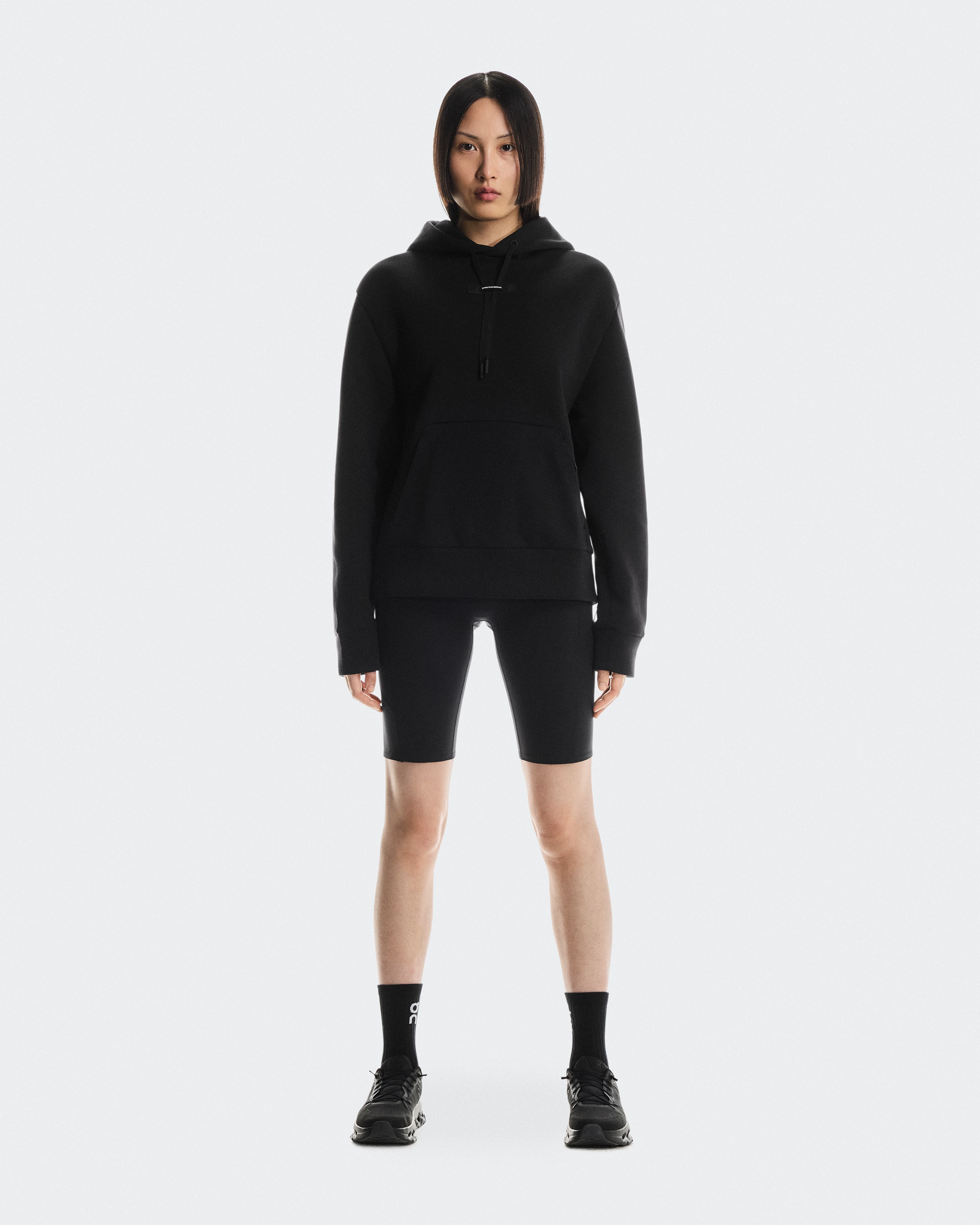 On Focus Tech Hoodie Black Femme Sweats à capuche et sweats
