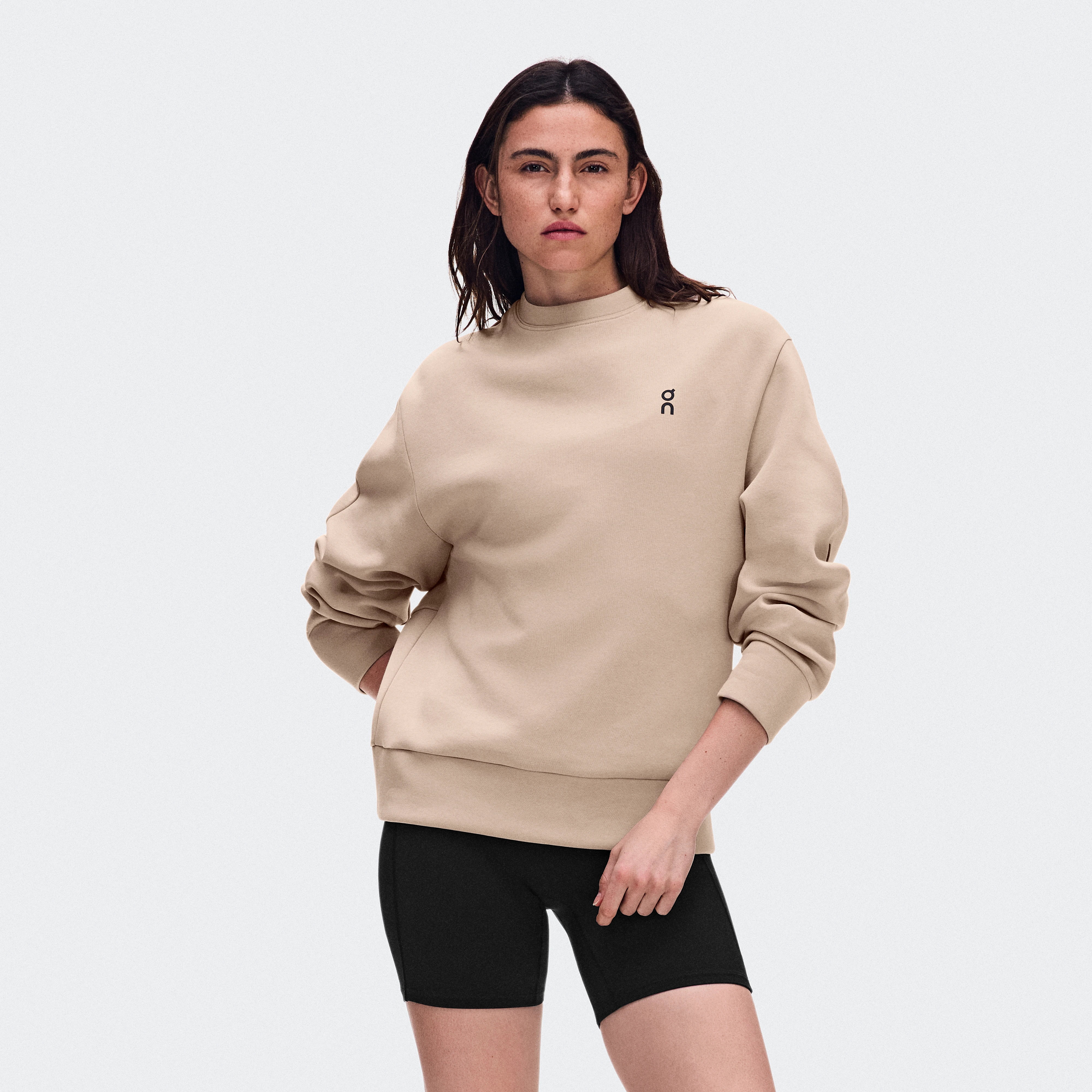 On Focus Tech Crew Desert Femme – Quotidien, voyage, entraînement Sweats à capuche et sweats